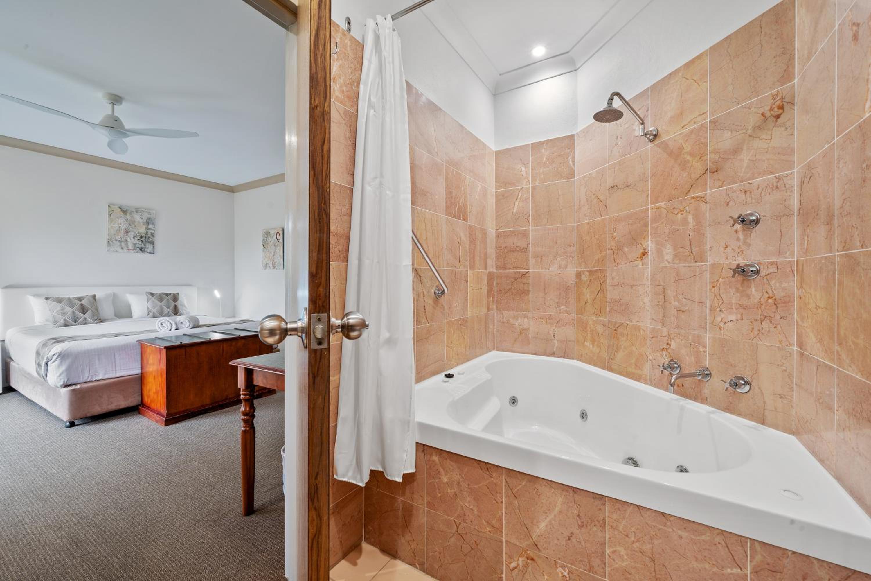 King Room with Balcony photo 2