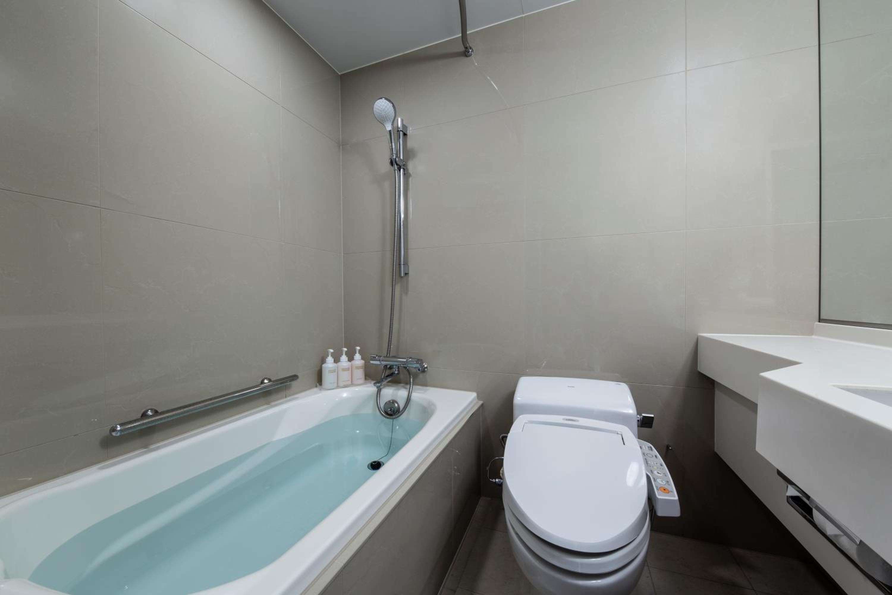 Standard Twin Room - Photo 6