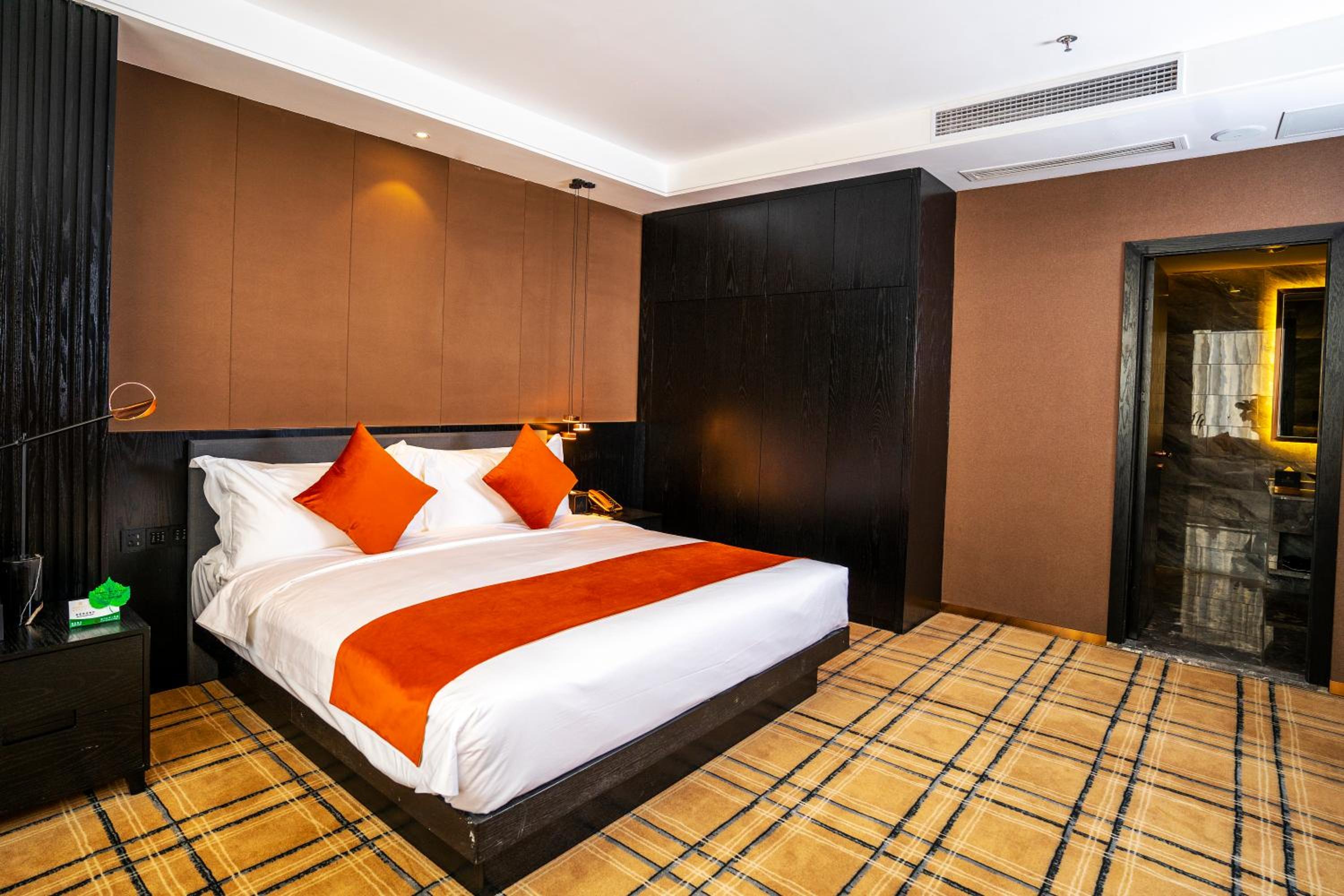 Deluxe King Room - Photo 1