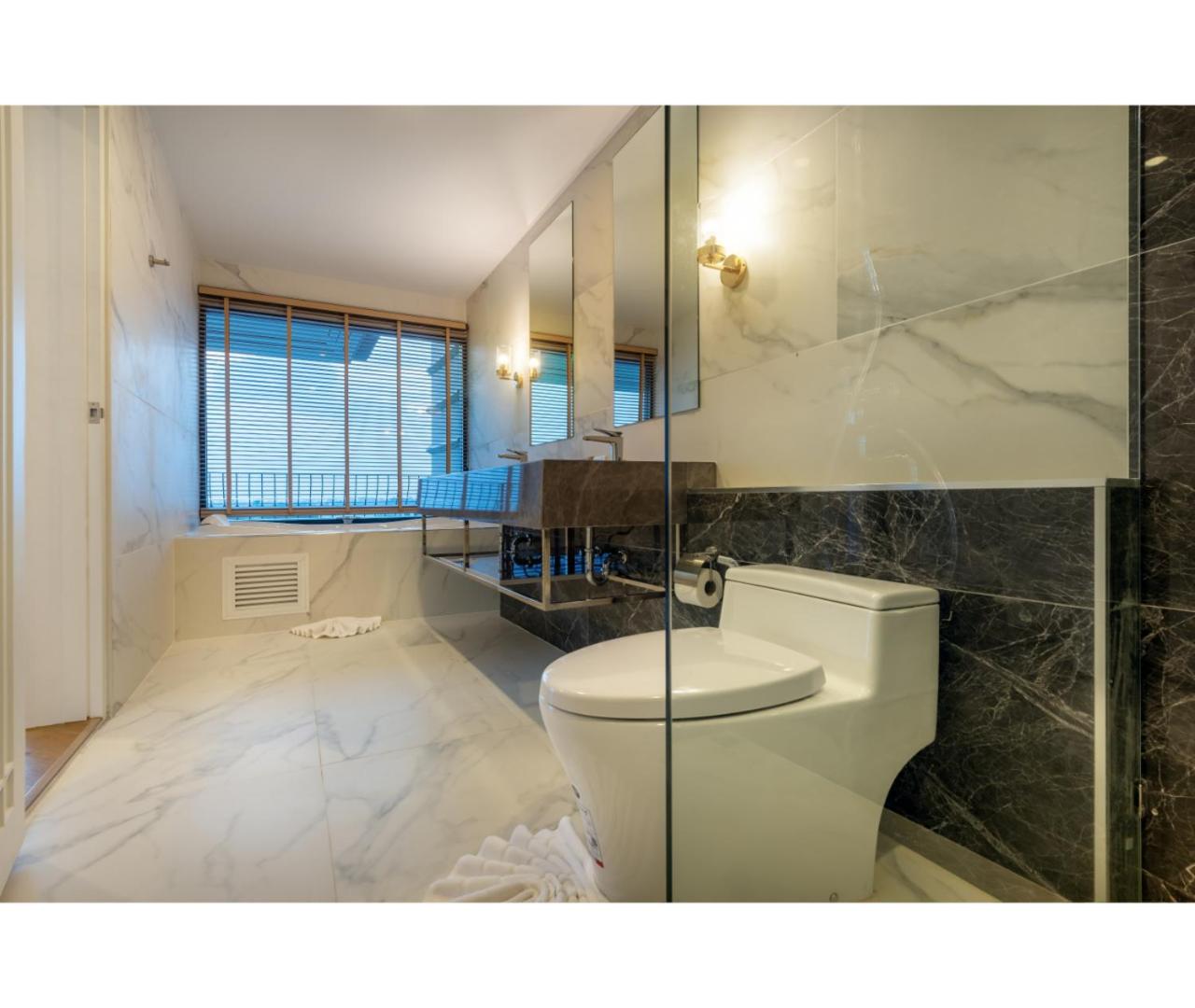 Suite with River View - Photo 14