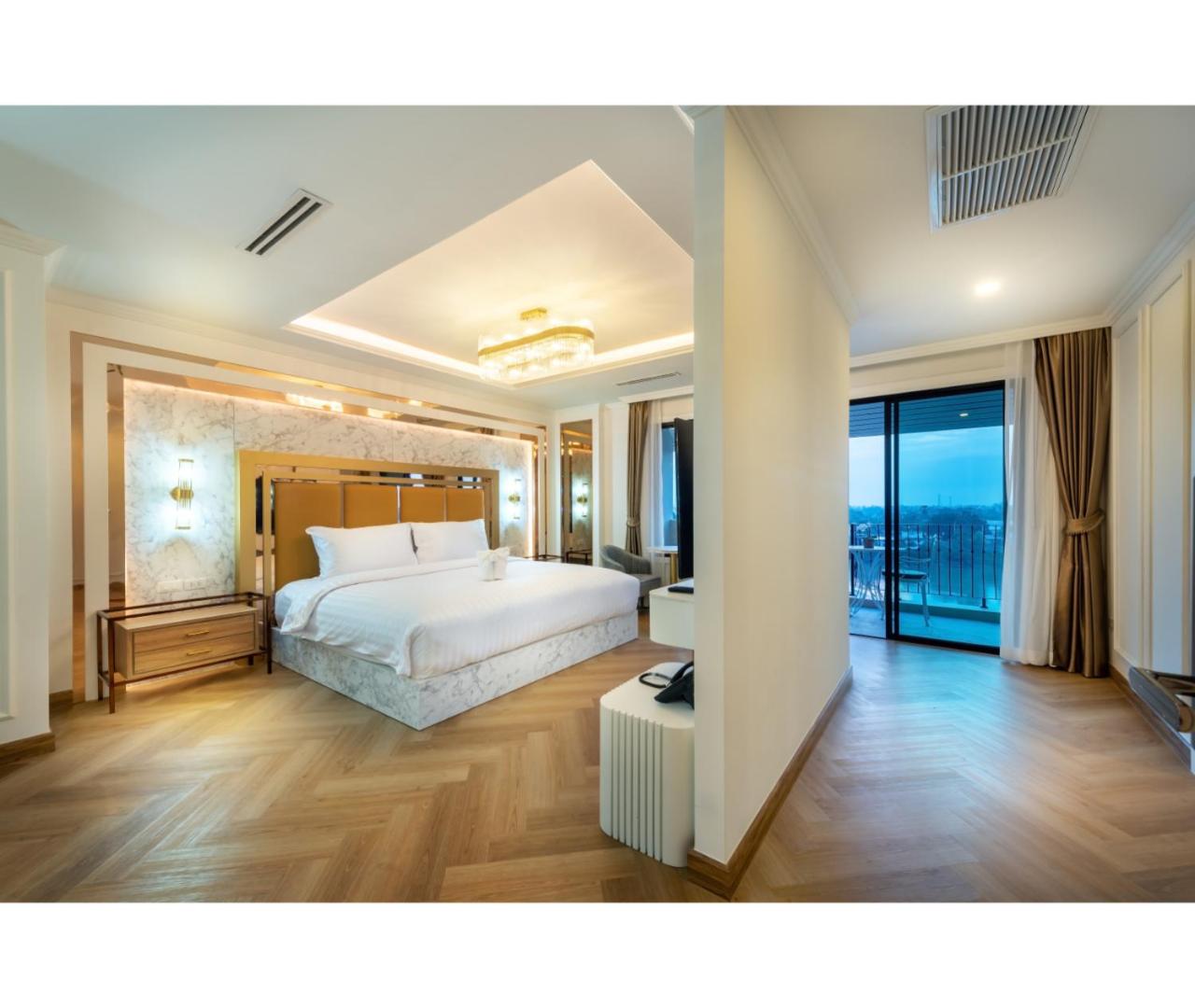 Suite with River View - Photo 2