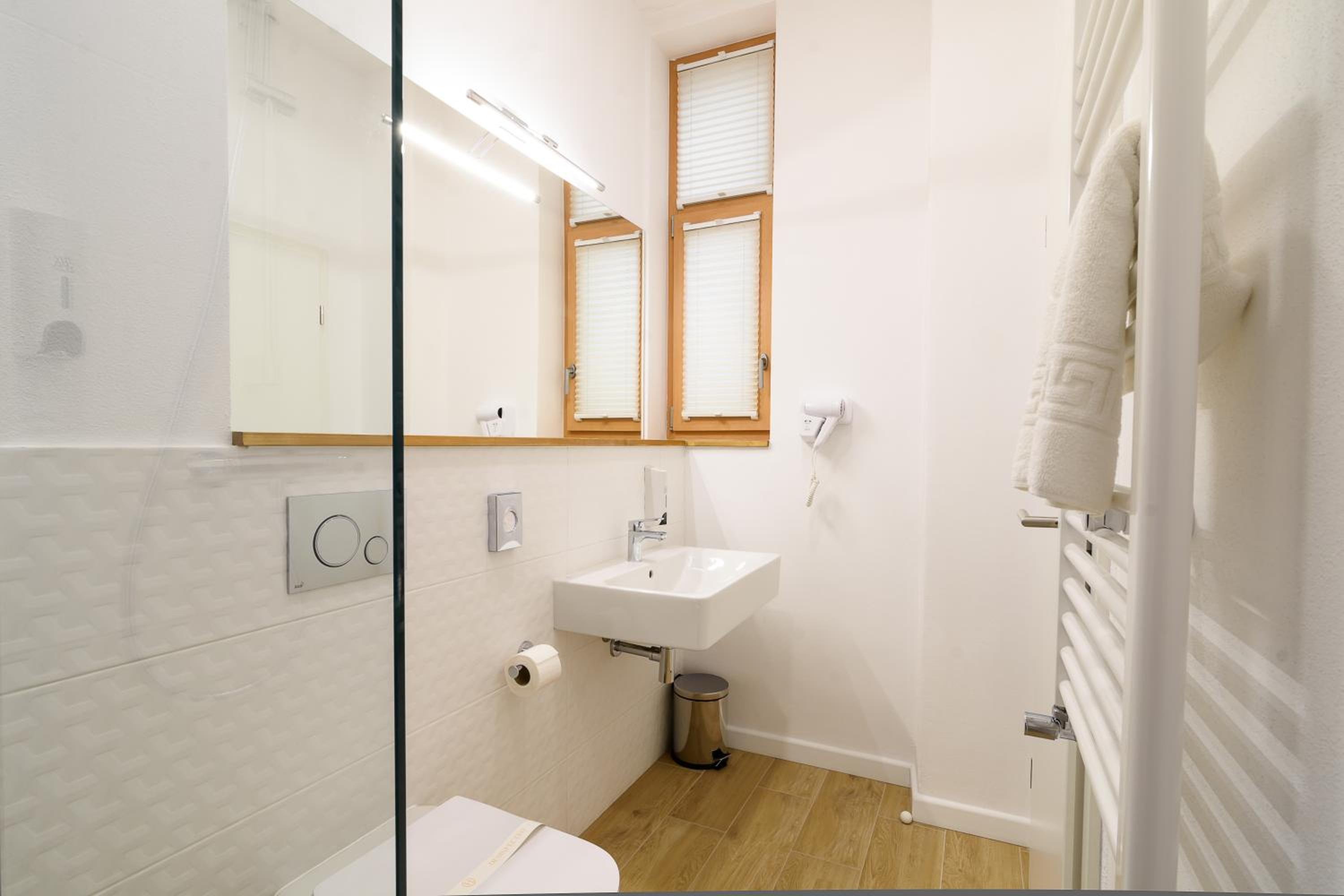 Twin Room with Shower - Photo 12