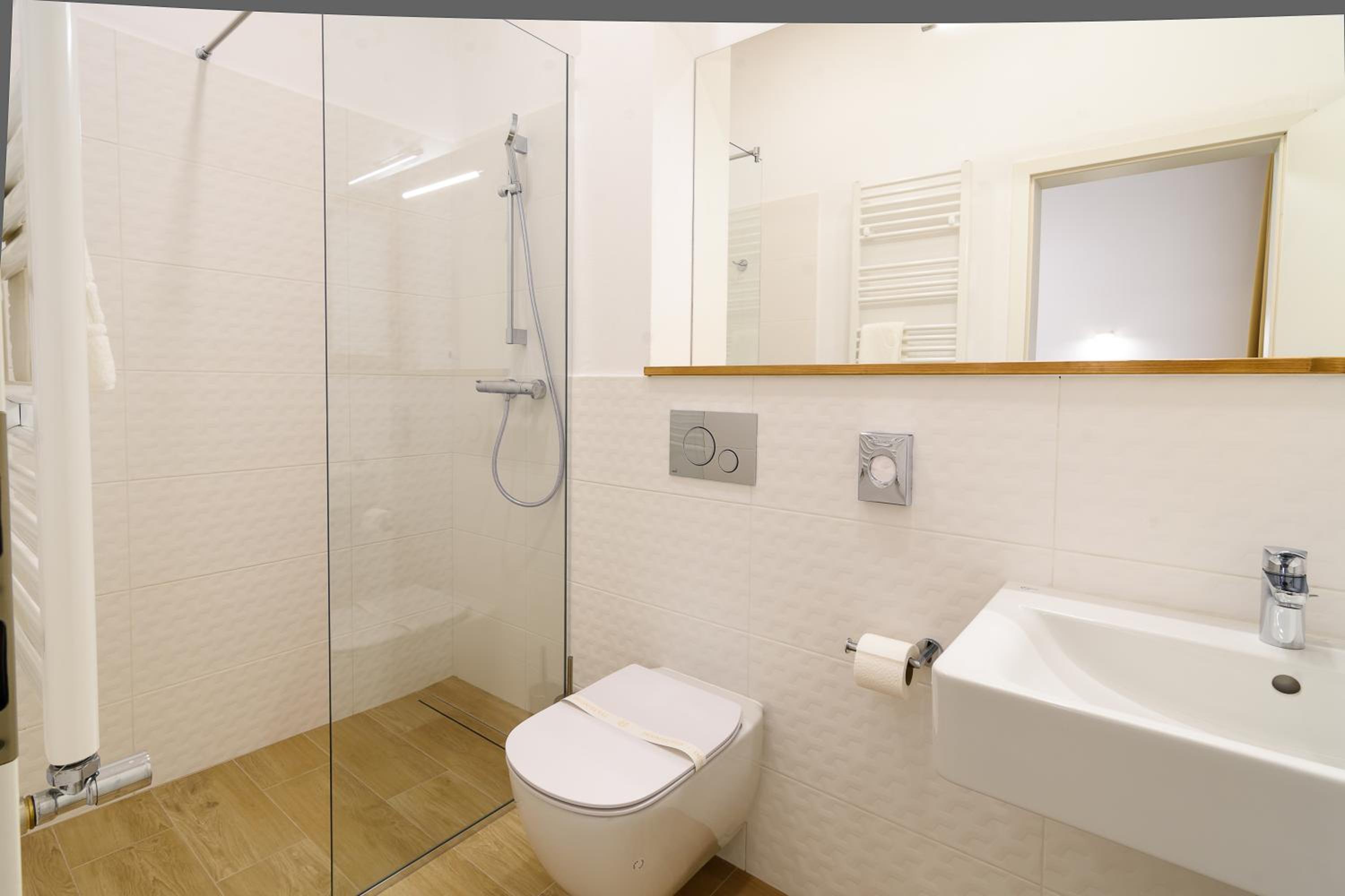 Twin Room with Shower - Photo 11