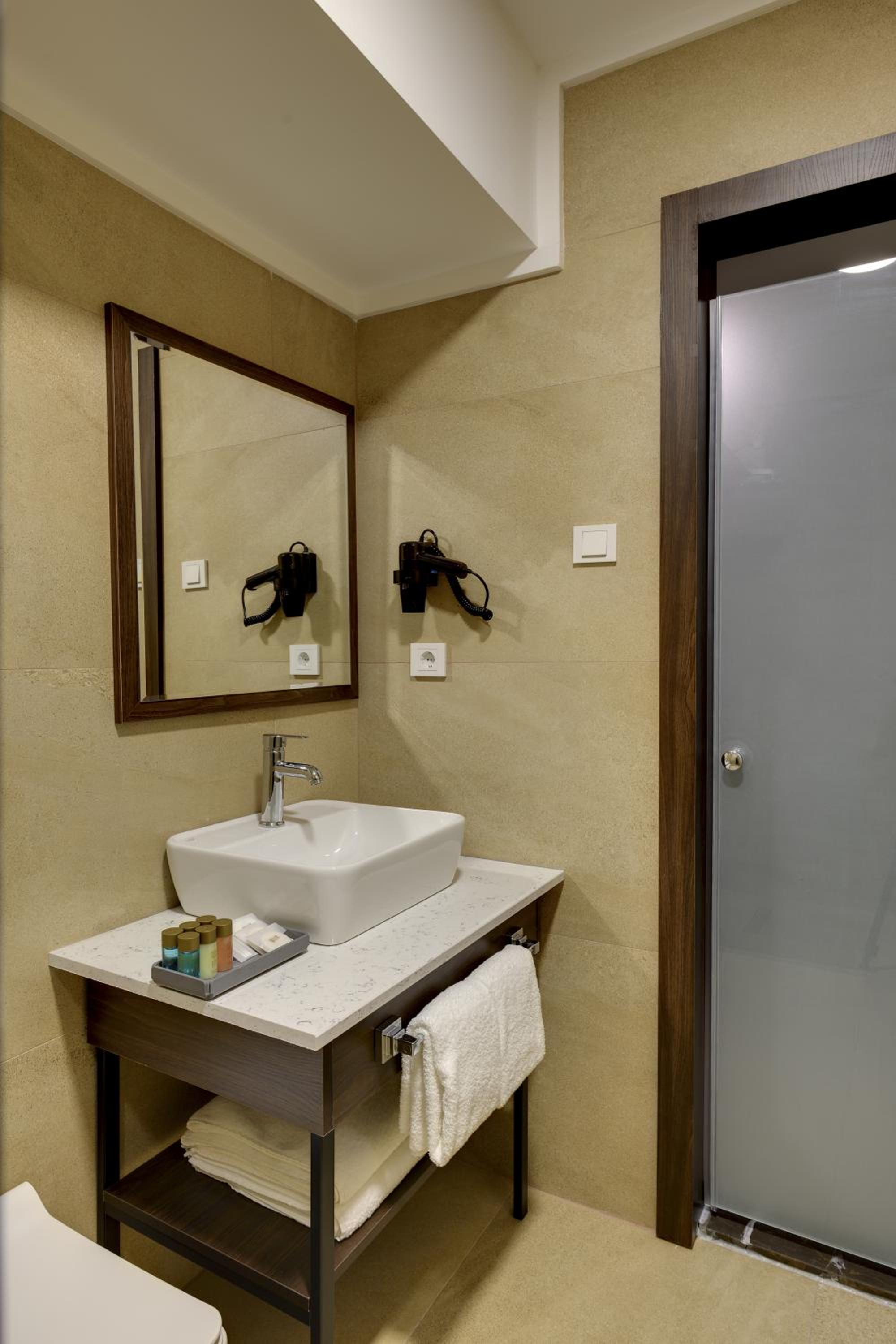 Superior Double or Twin Room photo 3