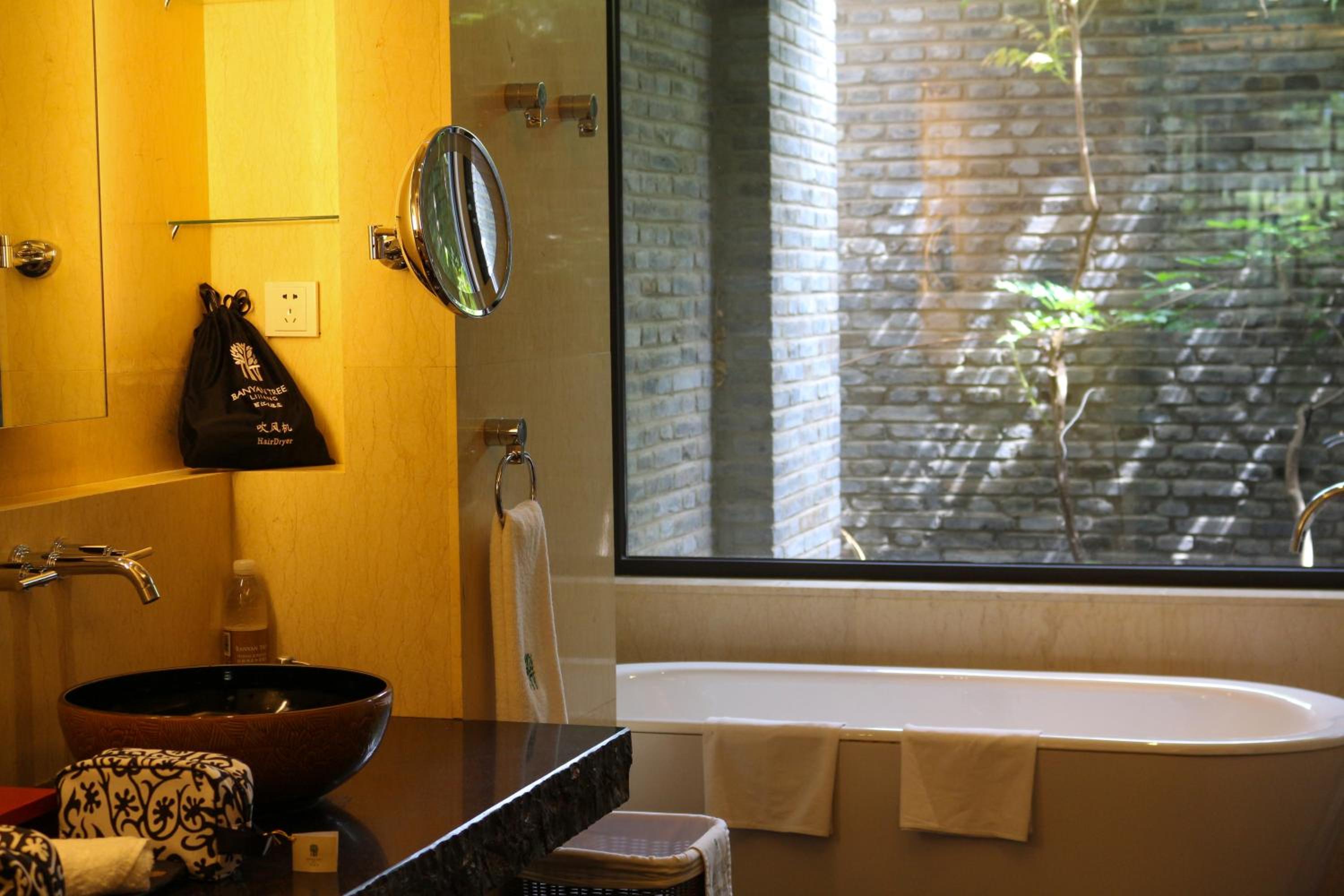 Suite with Mountain View - Photo 3