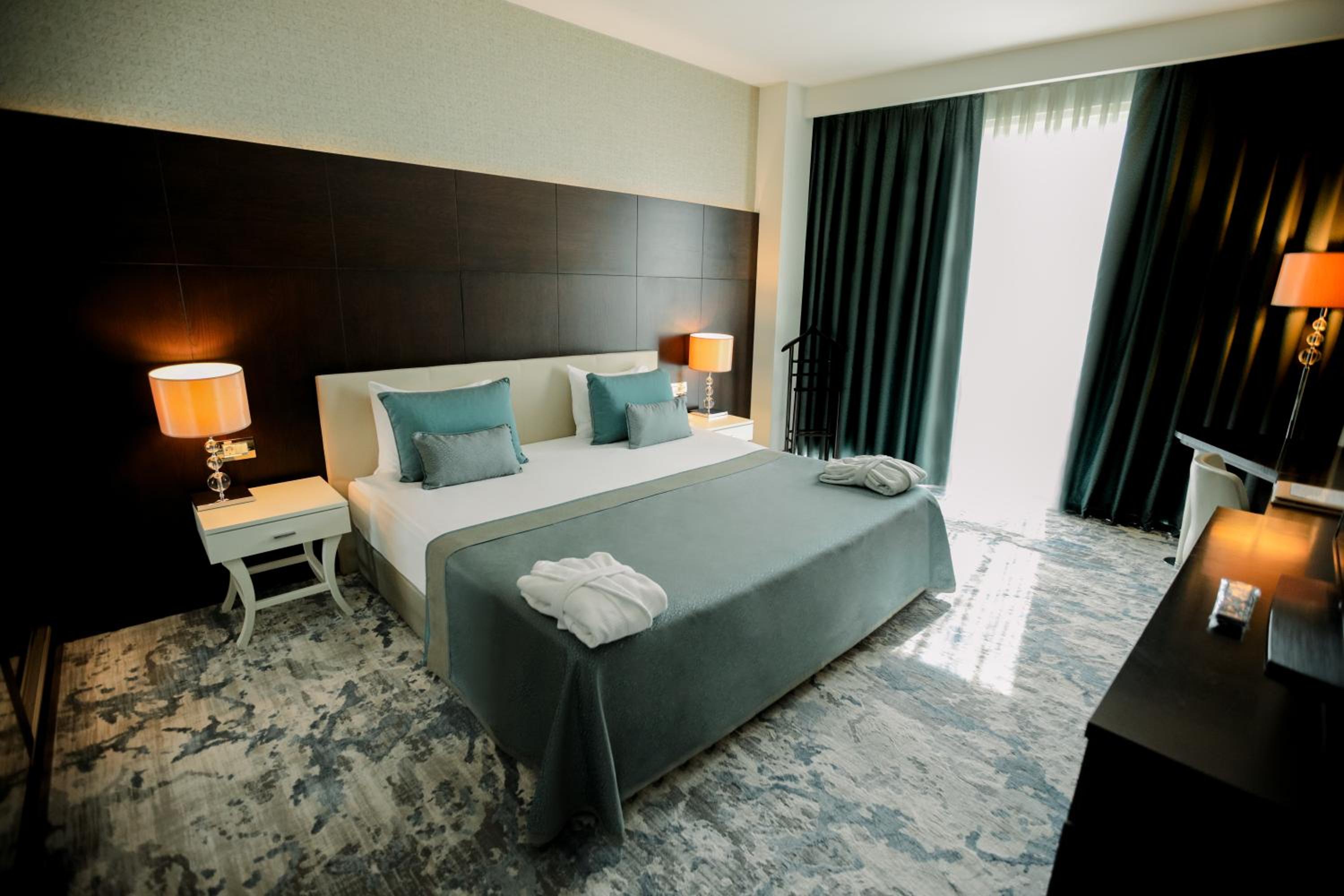Executive Suite - Photo 10