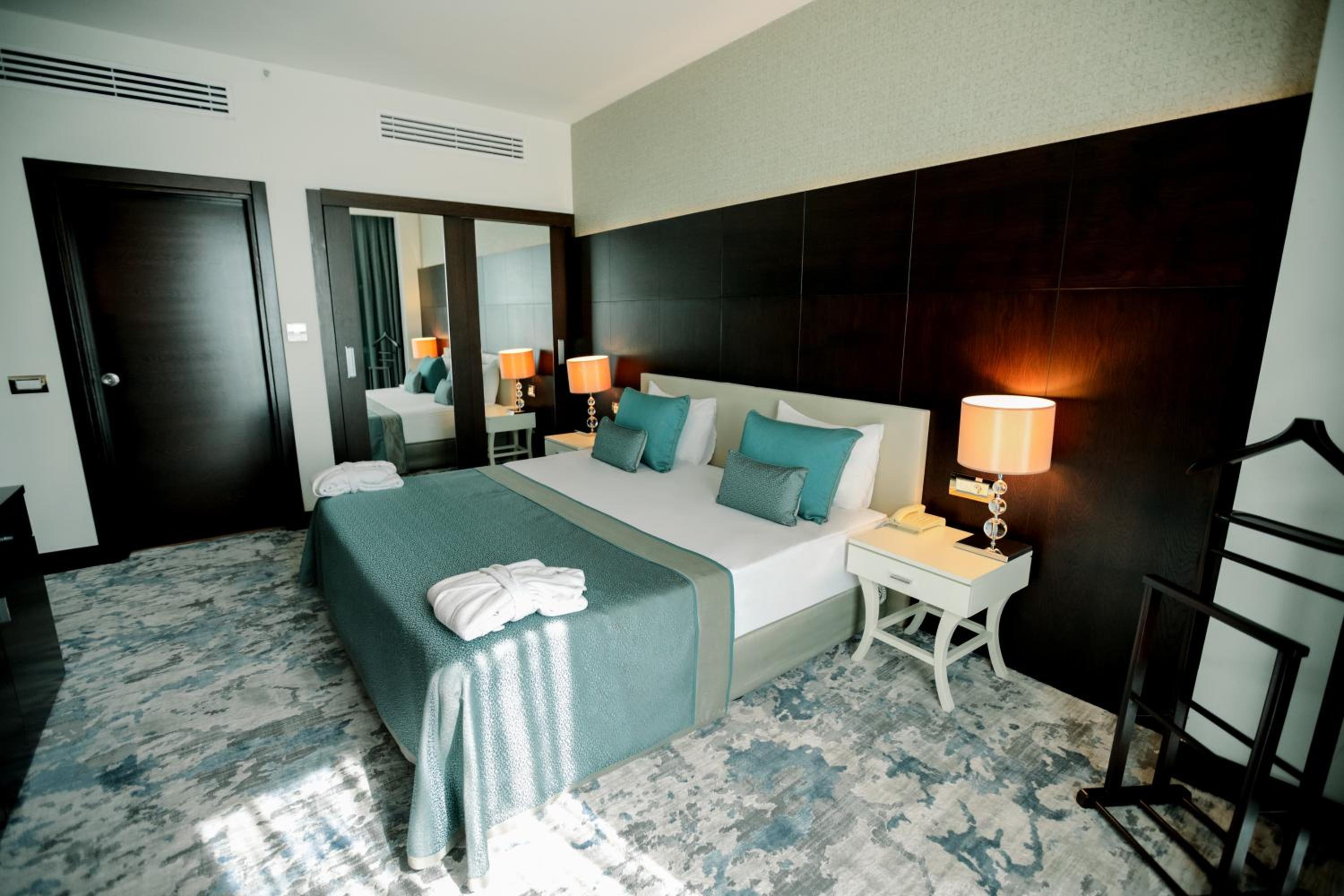 Executive Suite - Photo 11