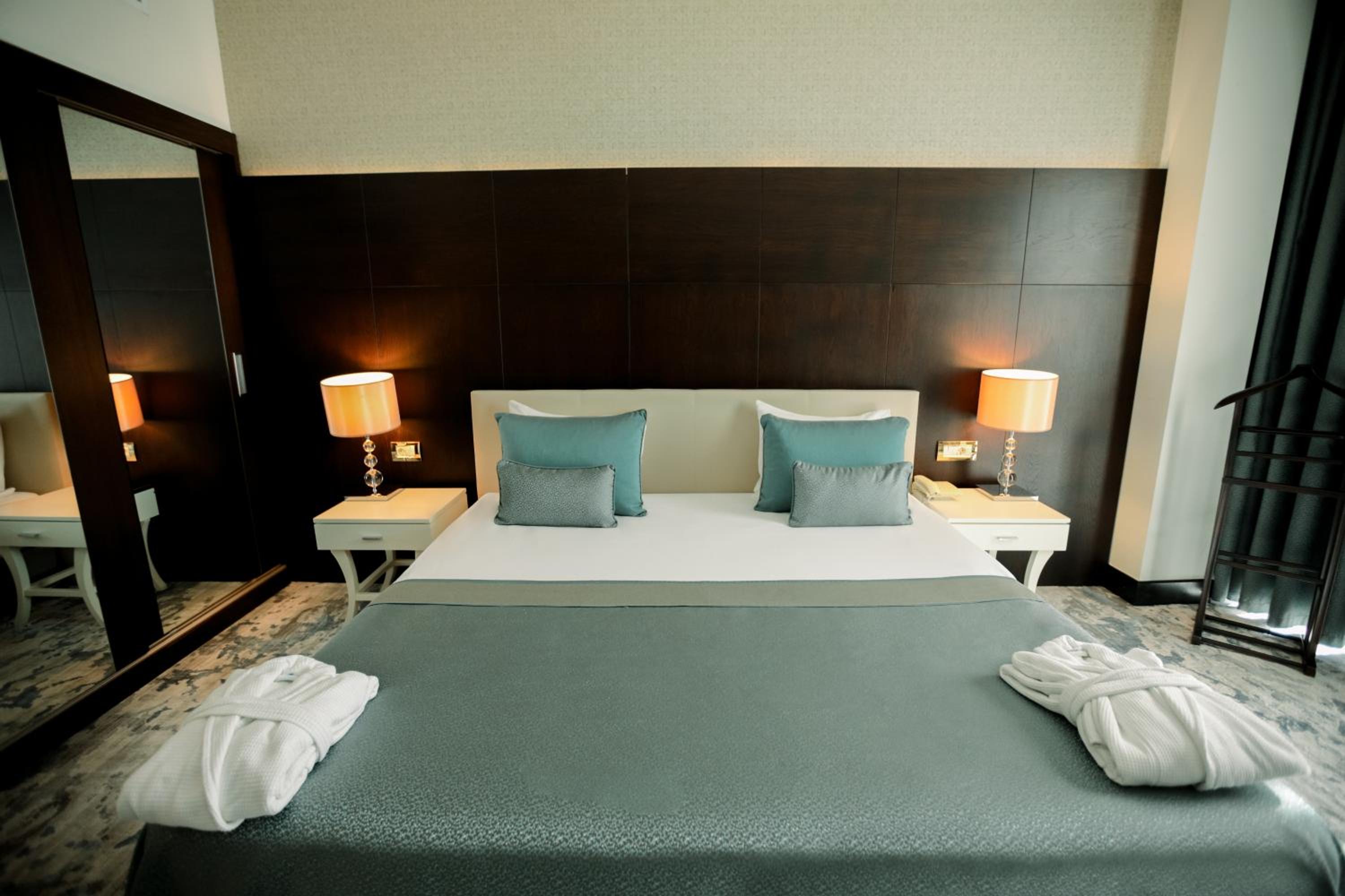 Executive Suite - Photo 1