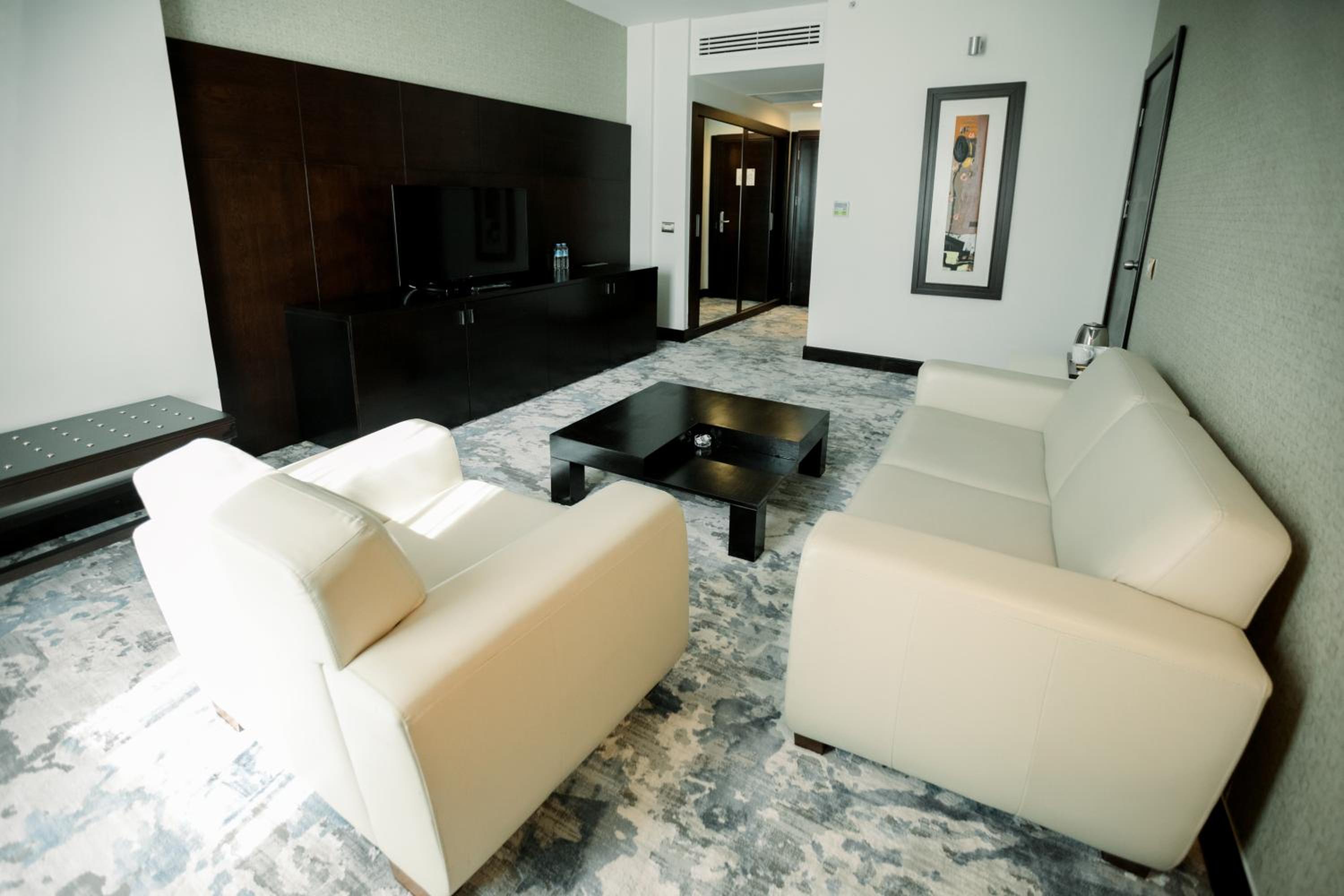 Executive Suite - Photo 8