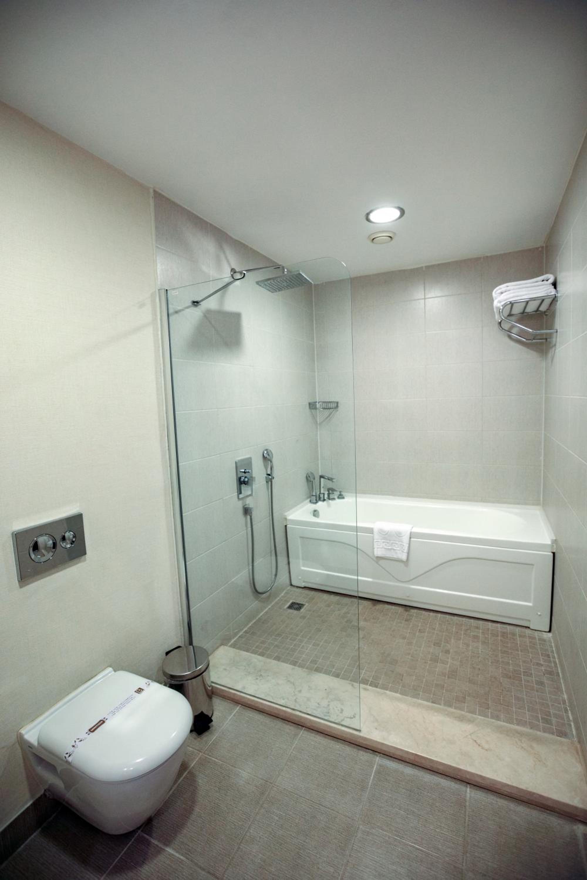 Executive Suite - Photo 12