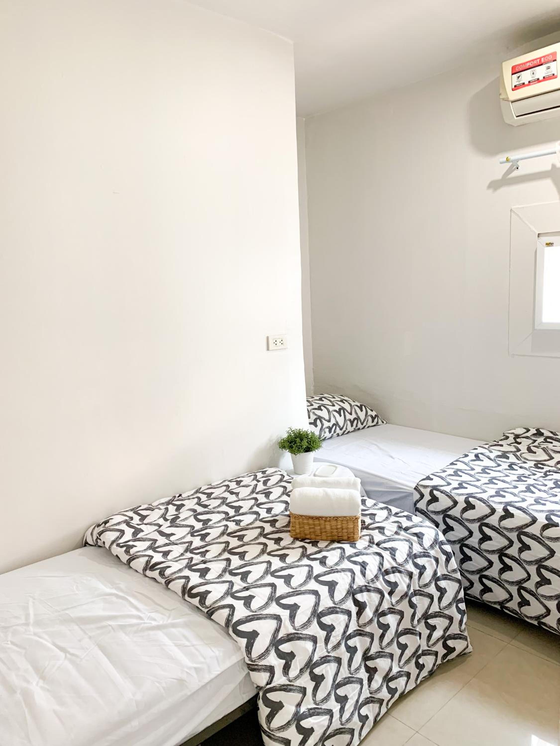 Budget Twin Room photo 3