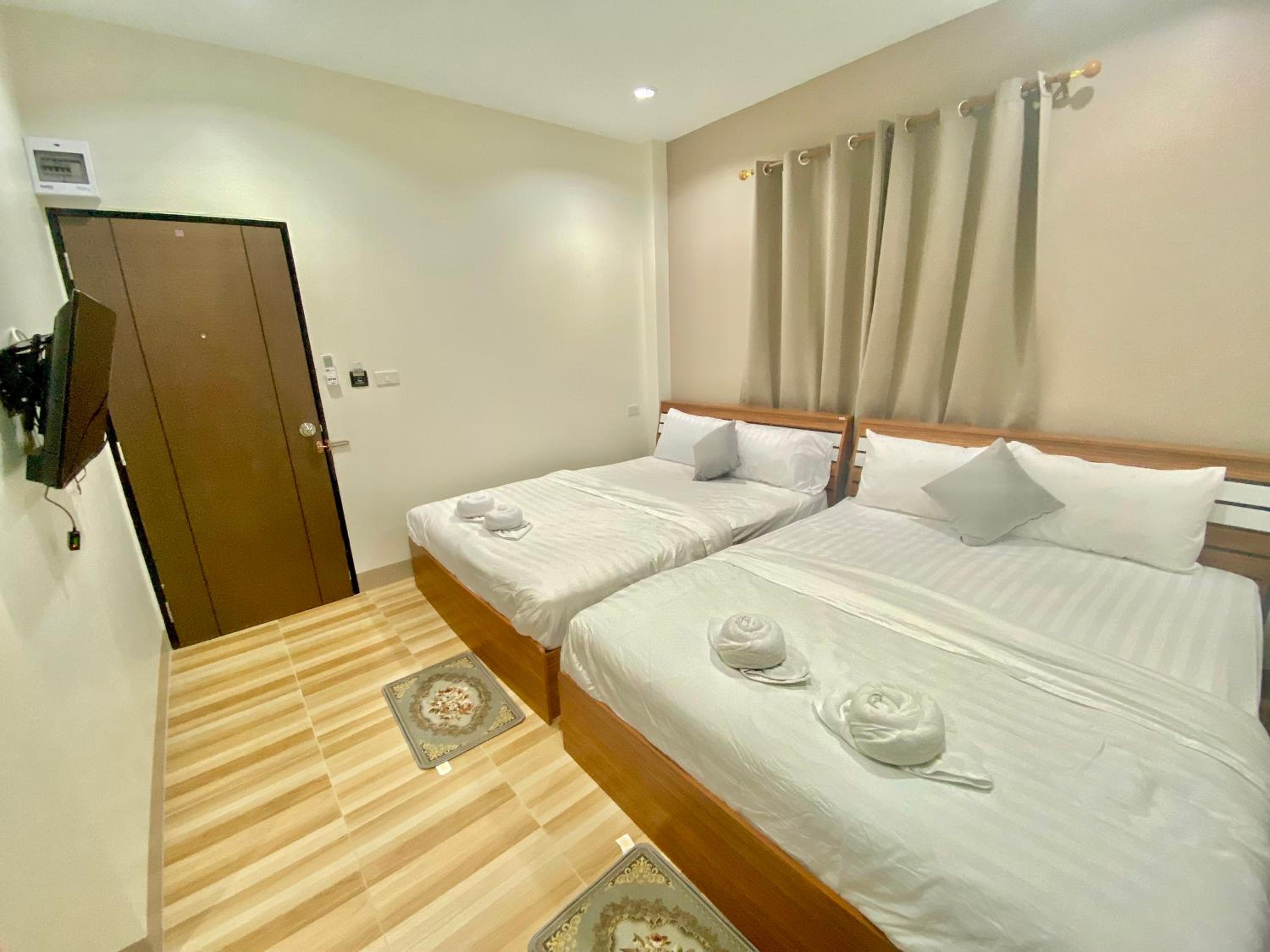 Deluxe Quadruple Room - Photo 3