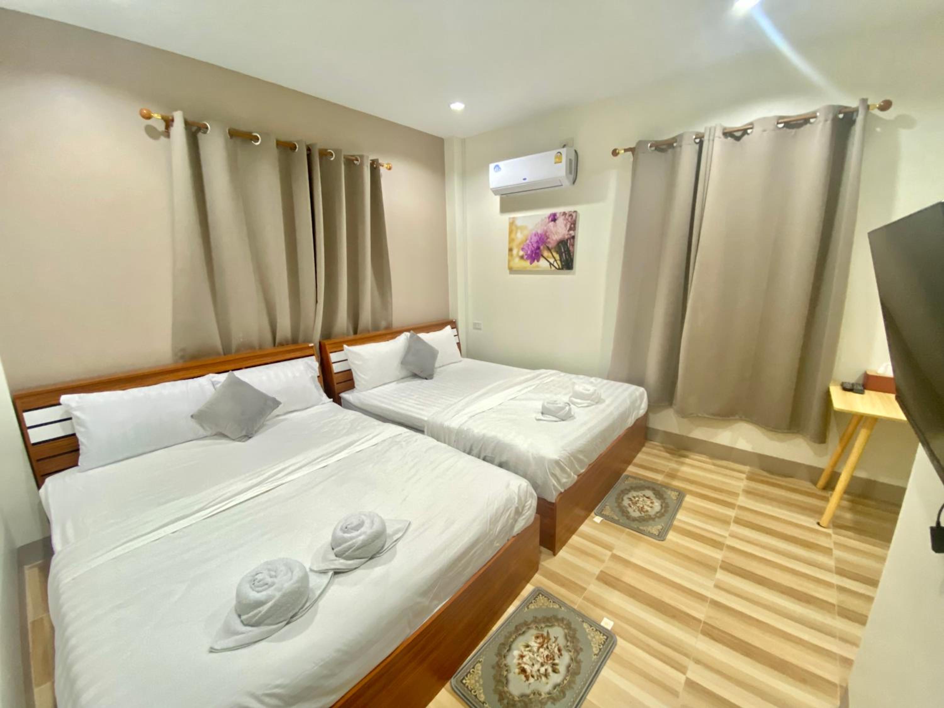 Deluxe Quadruple Room - Photo 2