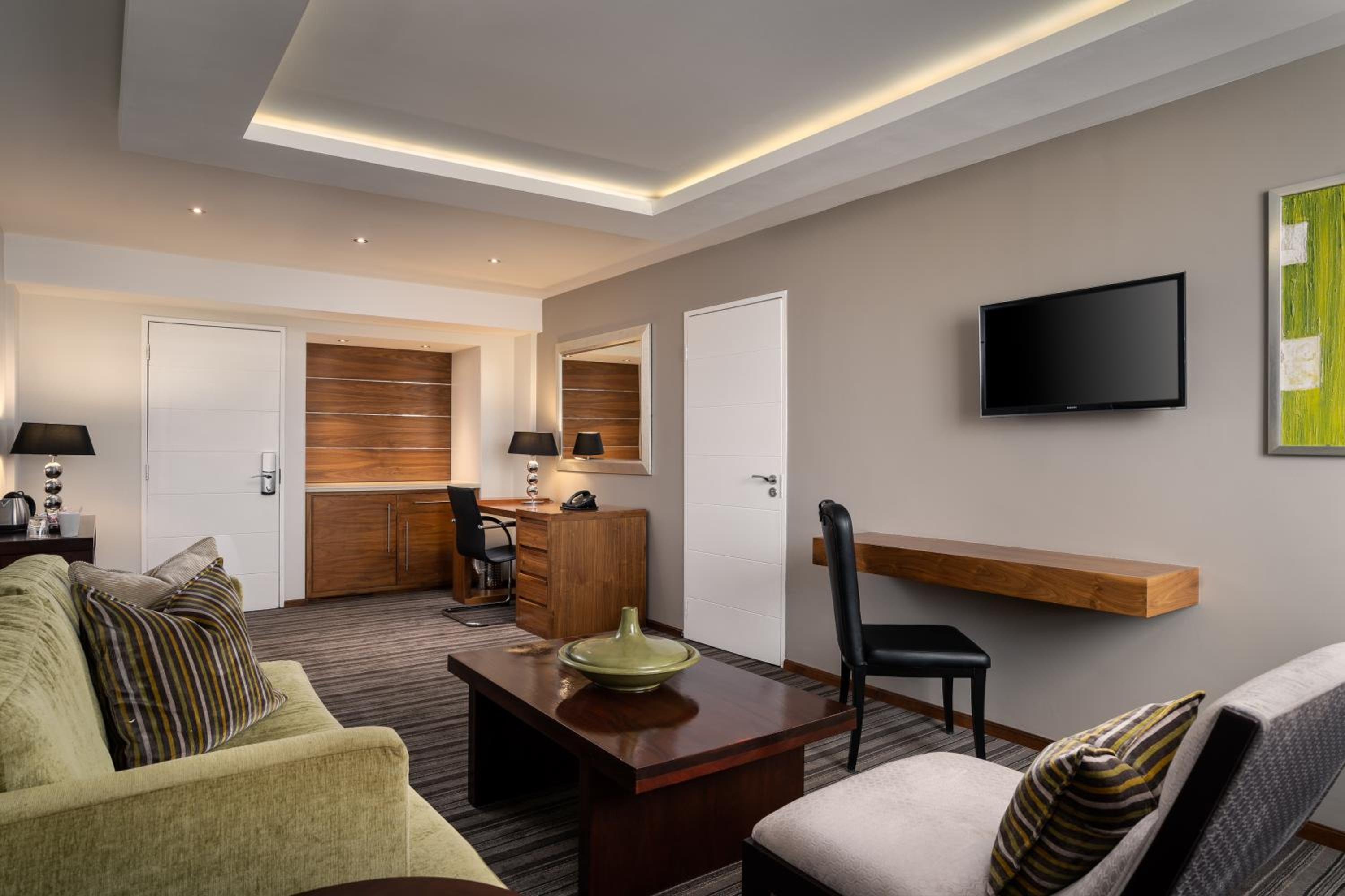 Suite with King Bed photo 3