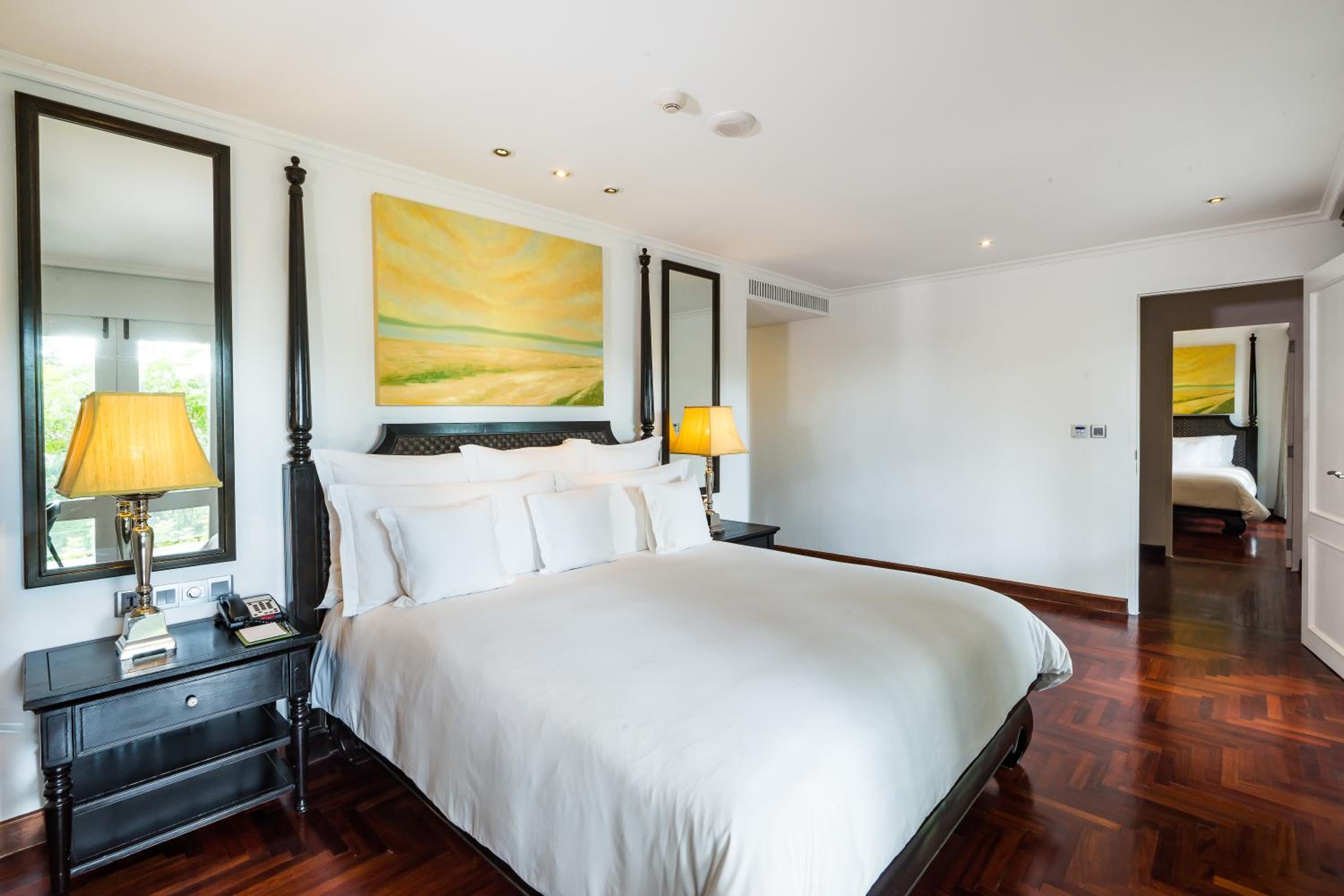 Two-Bedroom Family Villa - One King and Two Single Beds - Photo 9