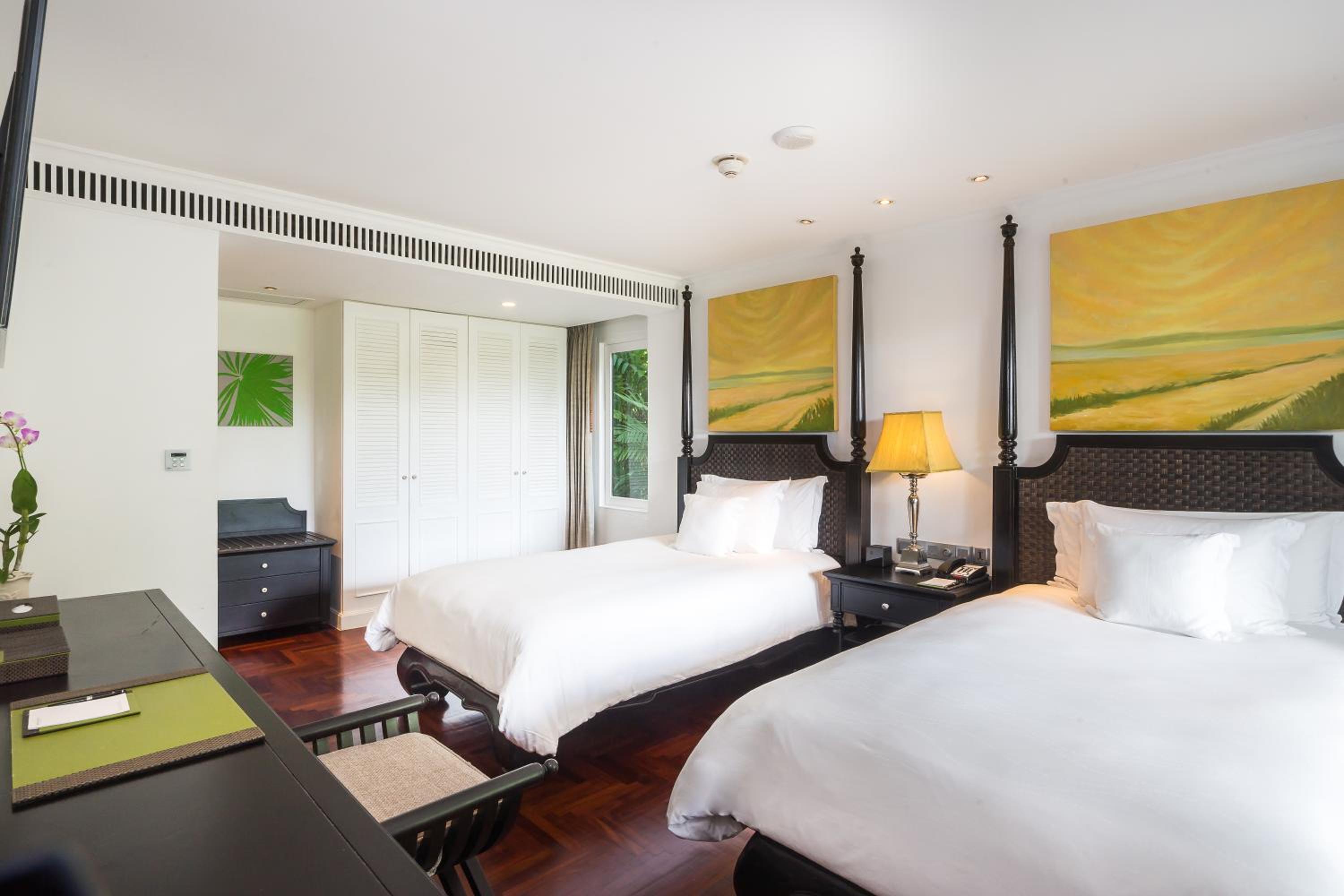 Two-Bedroom Family Villa - One King and Two Single Beds - Photo 10
