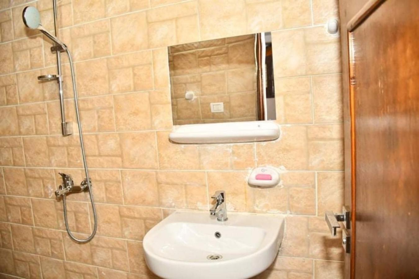 Budget Triple Room - Photo 8