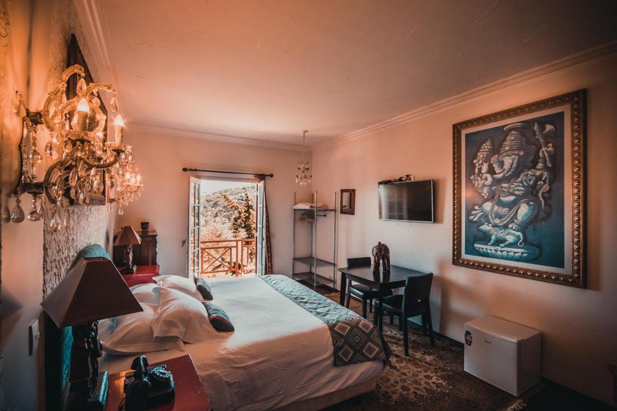 King Suite with Balcony photo 3