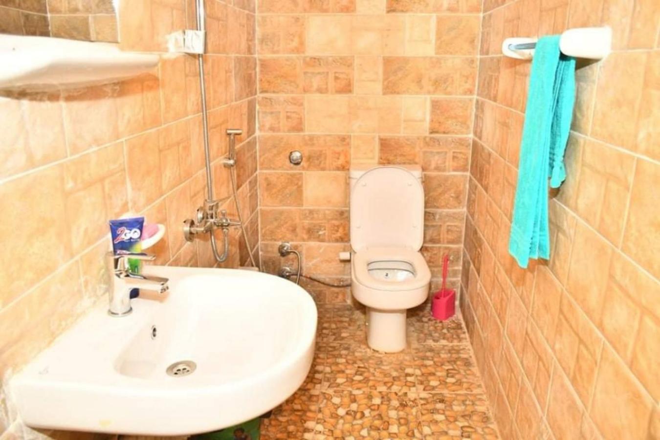 Triple Room with Private Bathroom - Photo 6