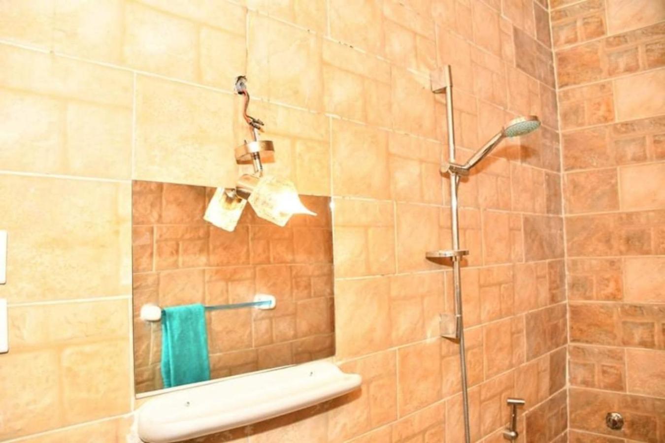 Triple Room with Private Bathroom - Photo 2