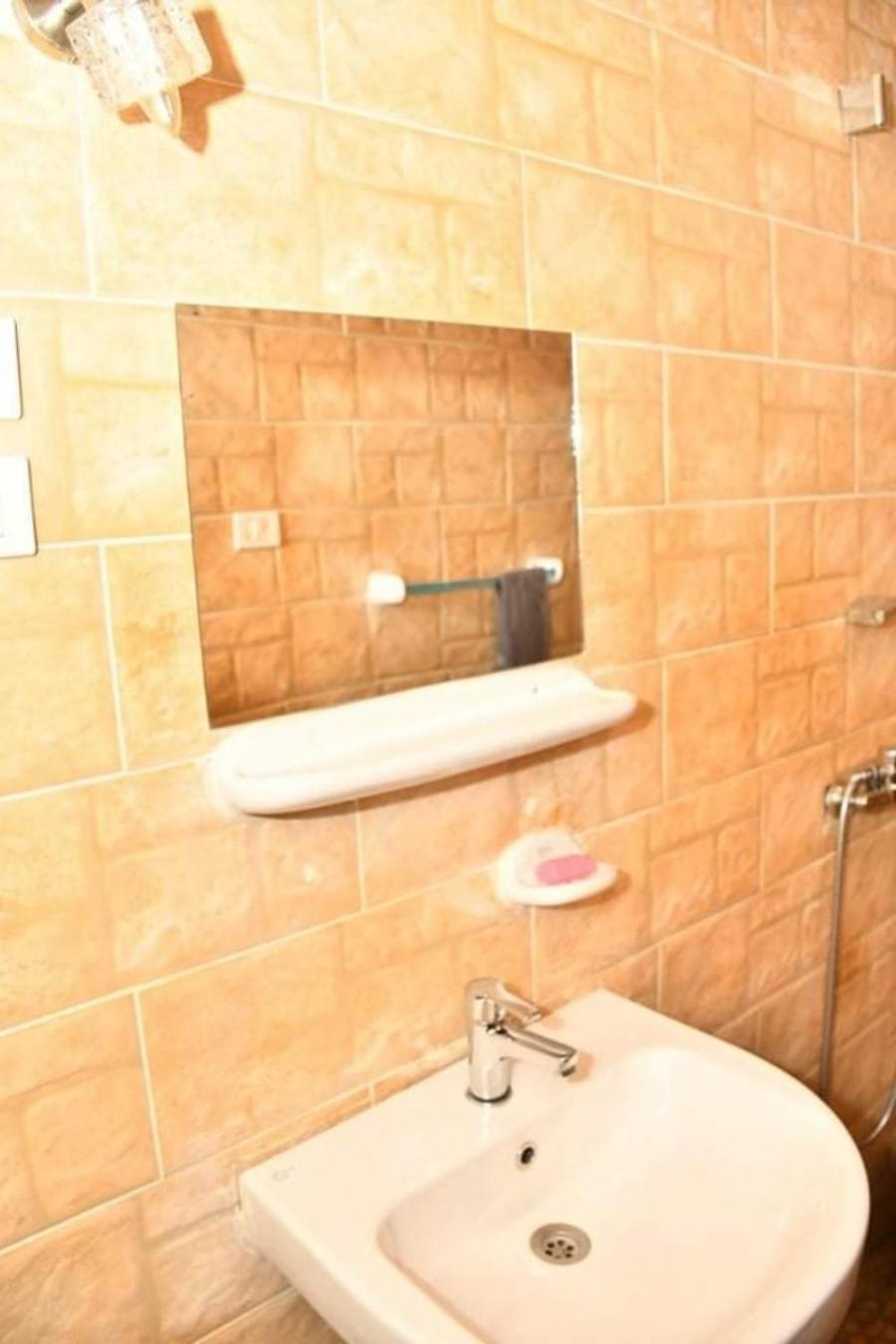 Double Room with Private Bathroom - Photo 6