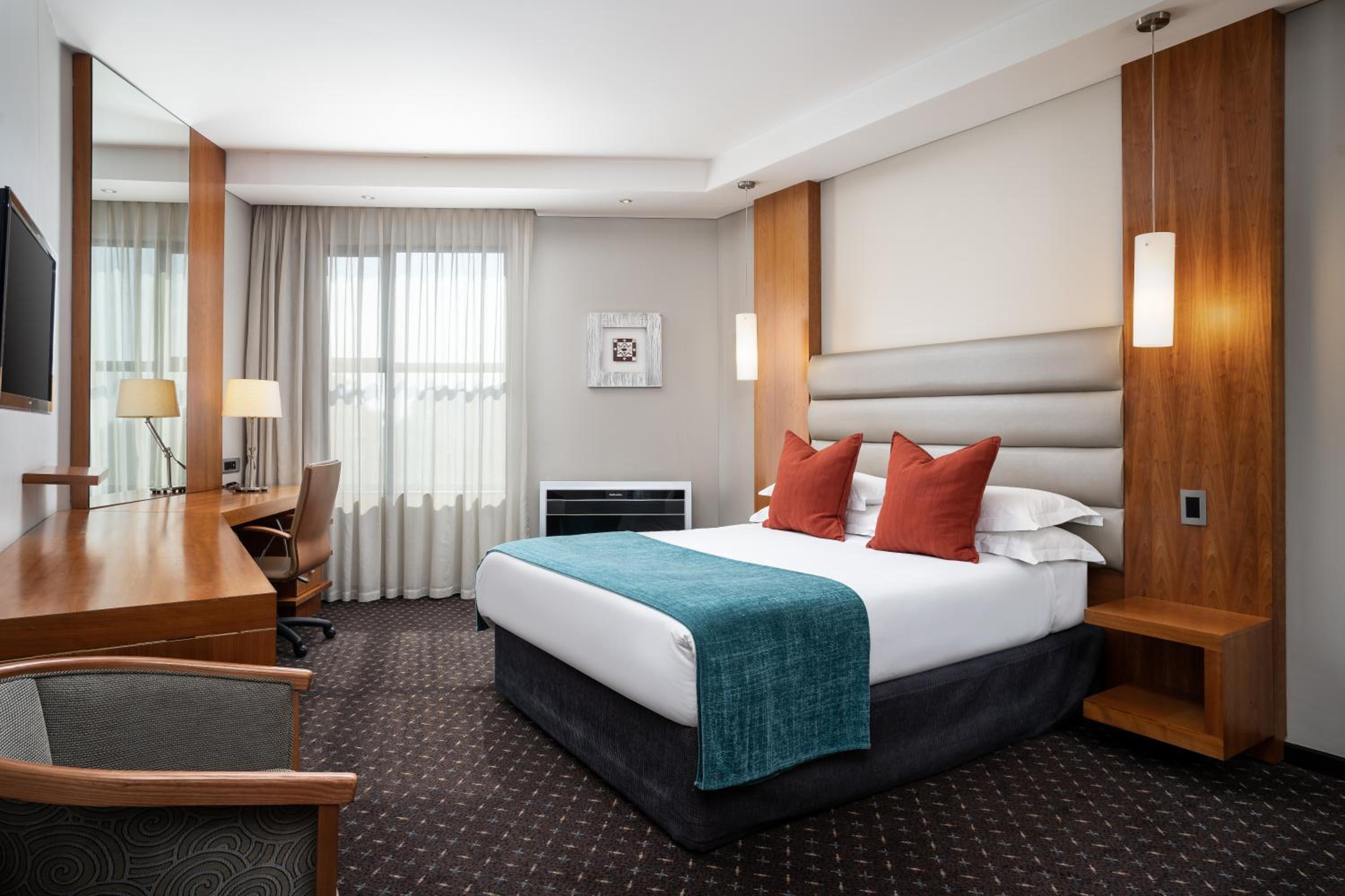 Standard Room with Queen Bed - Photo 1