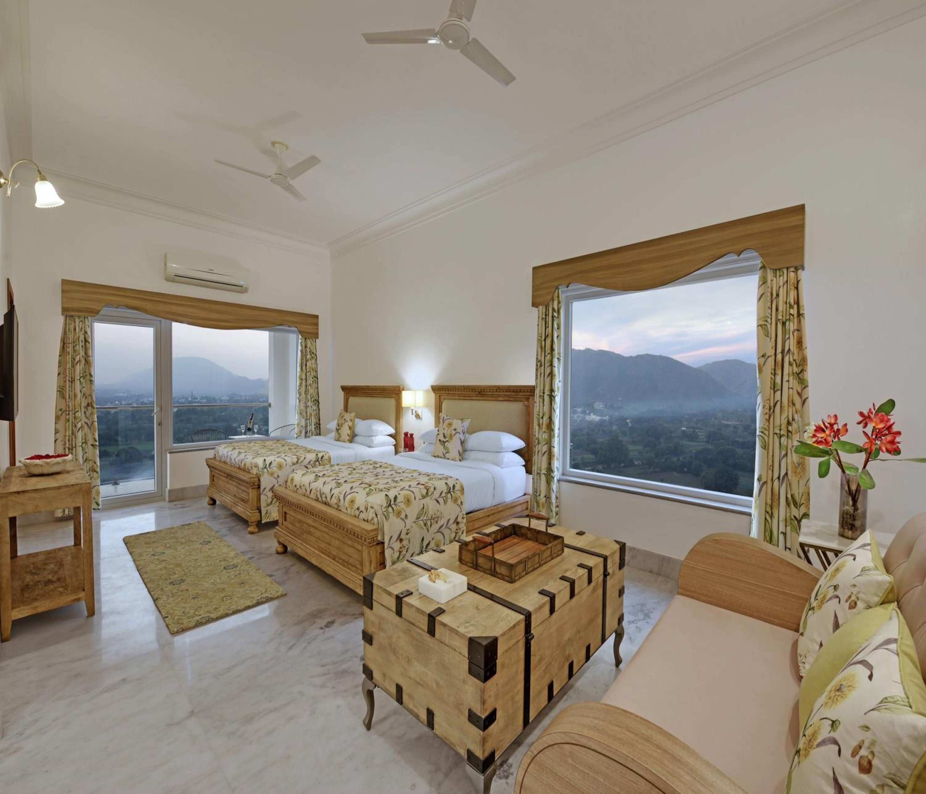 Heritage Suite with Balcony: Complimentary Zip Lining for 15 mins, Vintage Jeep Ride, Visit to the Vintage Car Museum, Complimentary High Tea, Fruit Platter, 4 Pint Beer & Soft Beverages, : Early Checkin by 3hrs till July'26 - Photo 5