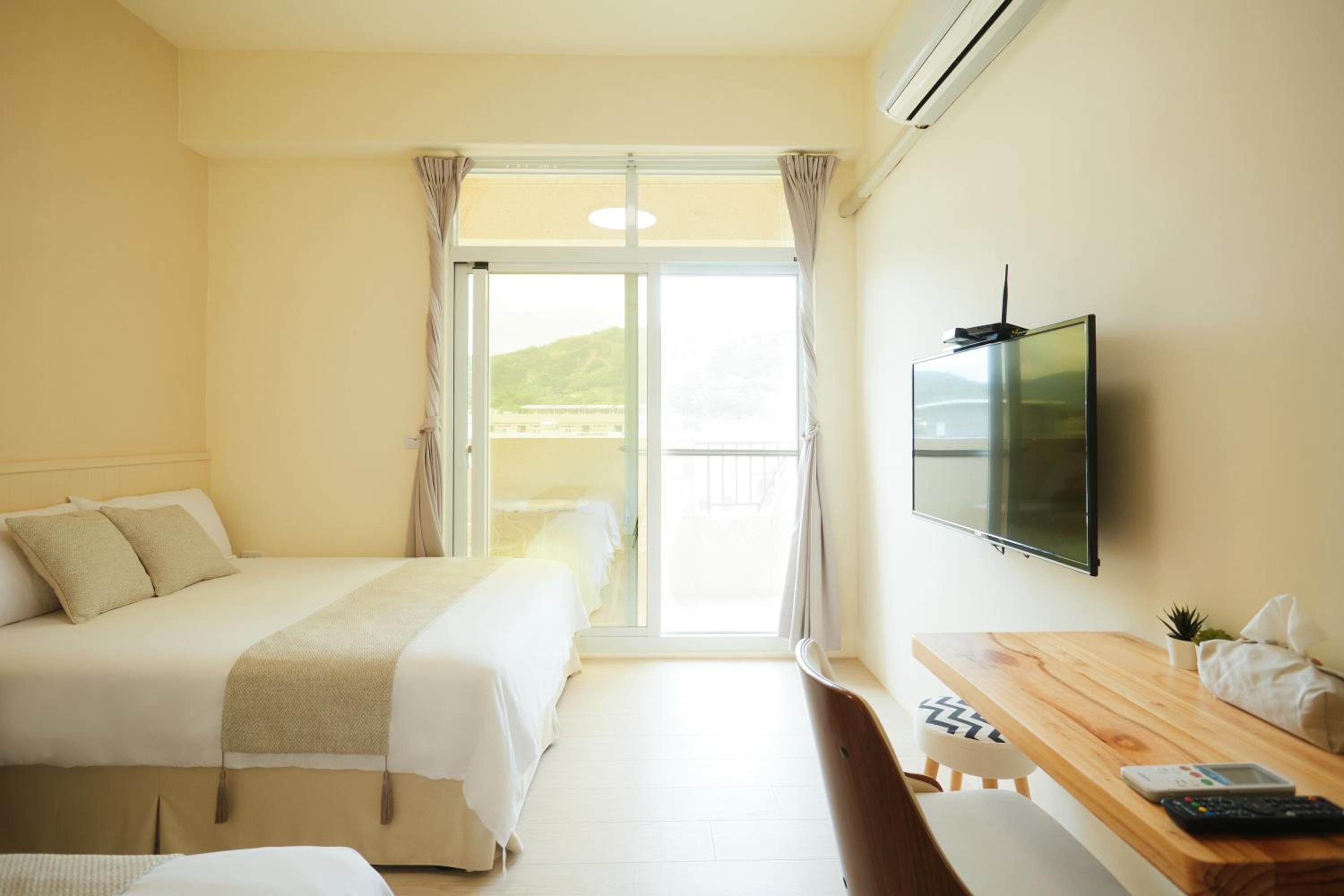 Quadruple Room with Balcony photo 3