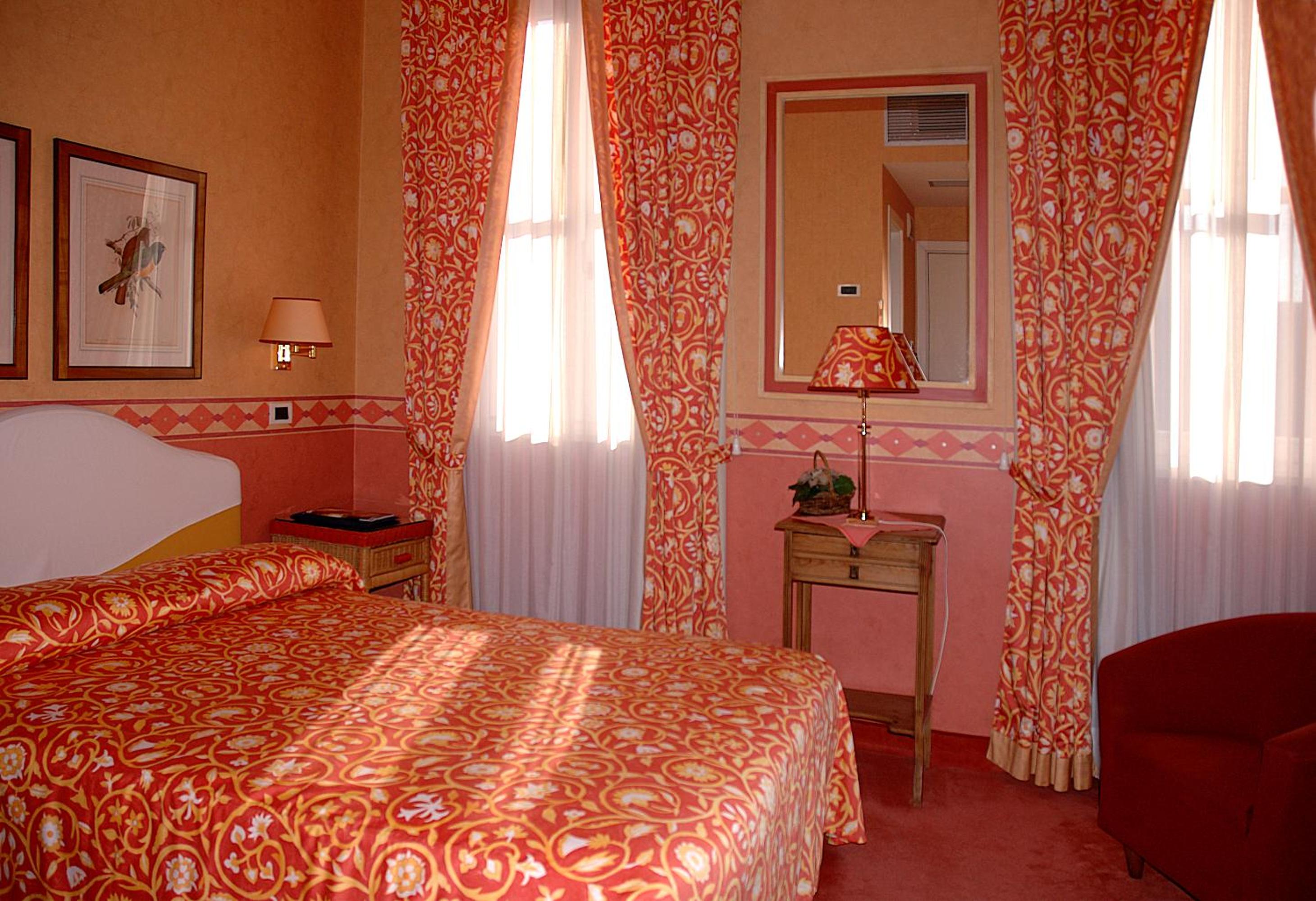 Standard Double or Twin Room - Photo 5