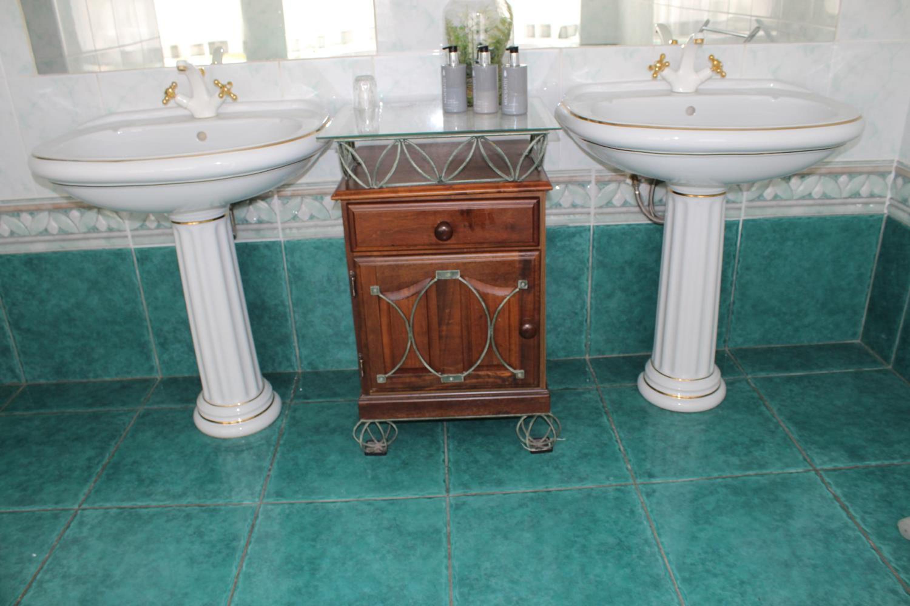 Twin Room - Photo 4