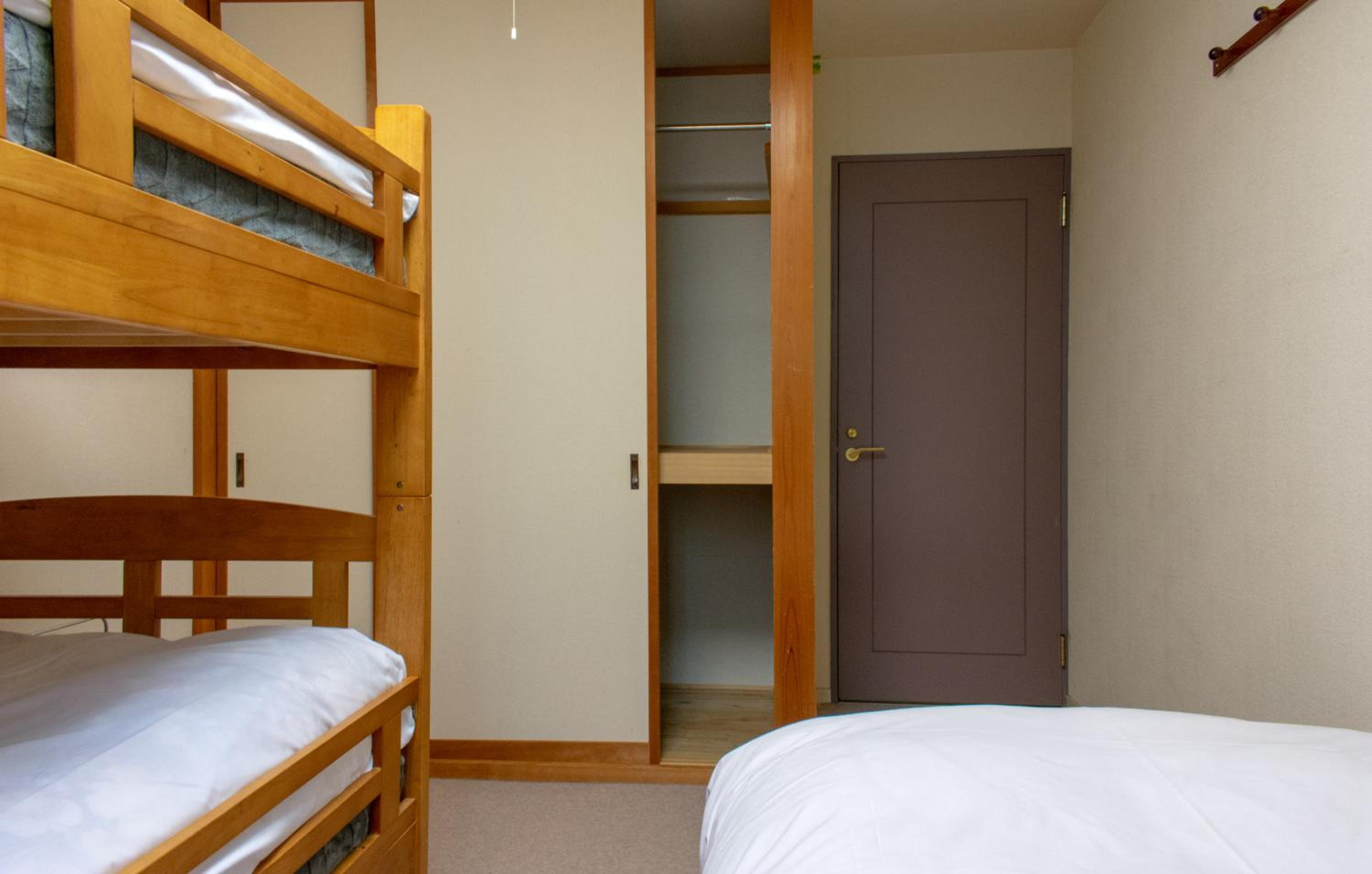 Basic Triple Room with Shared Bathroom