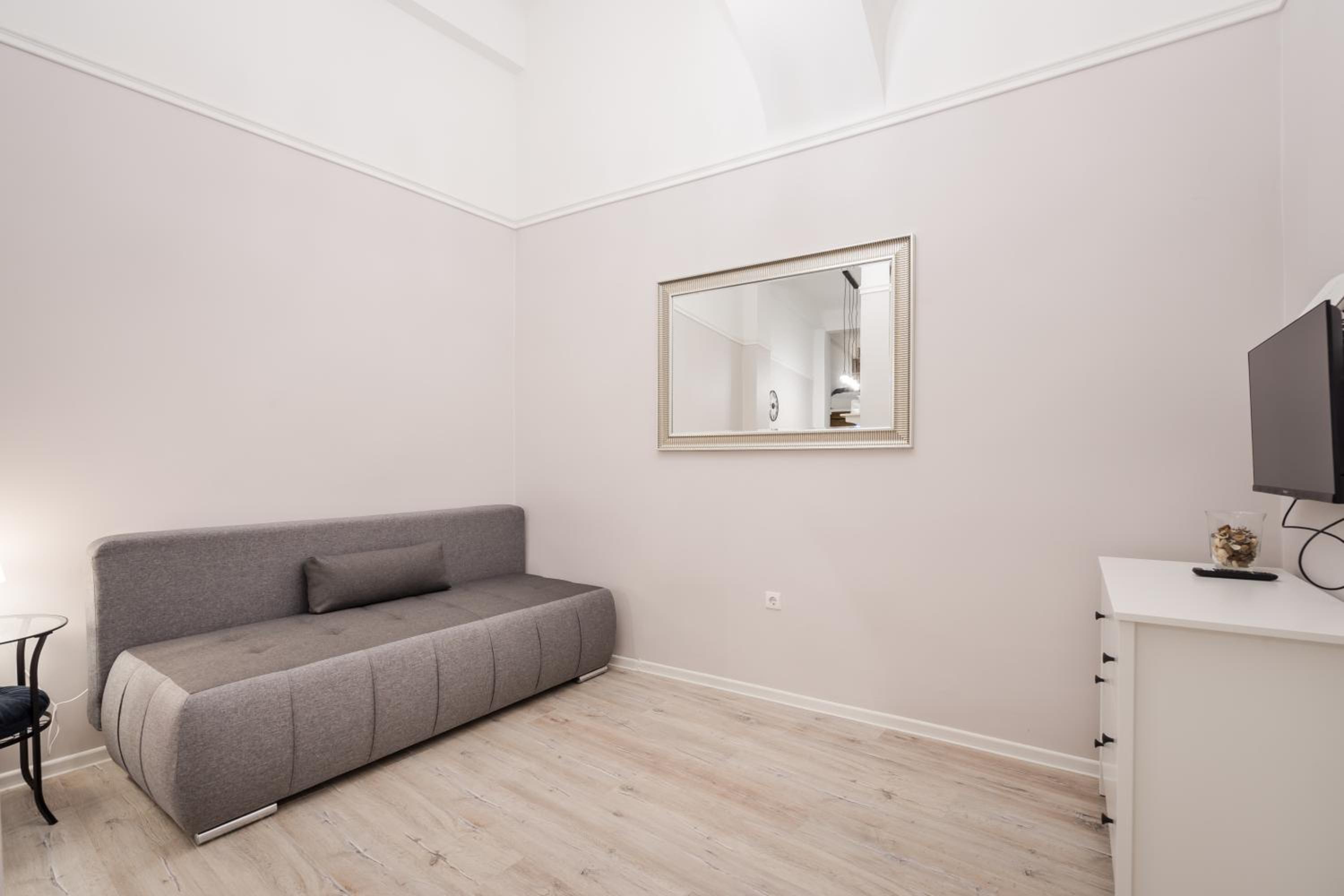 One-Bedroom Apartment - Photo 1