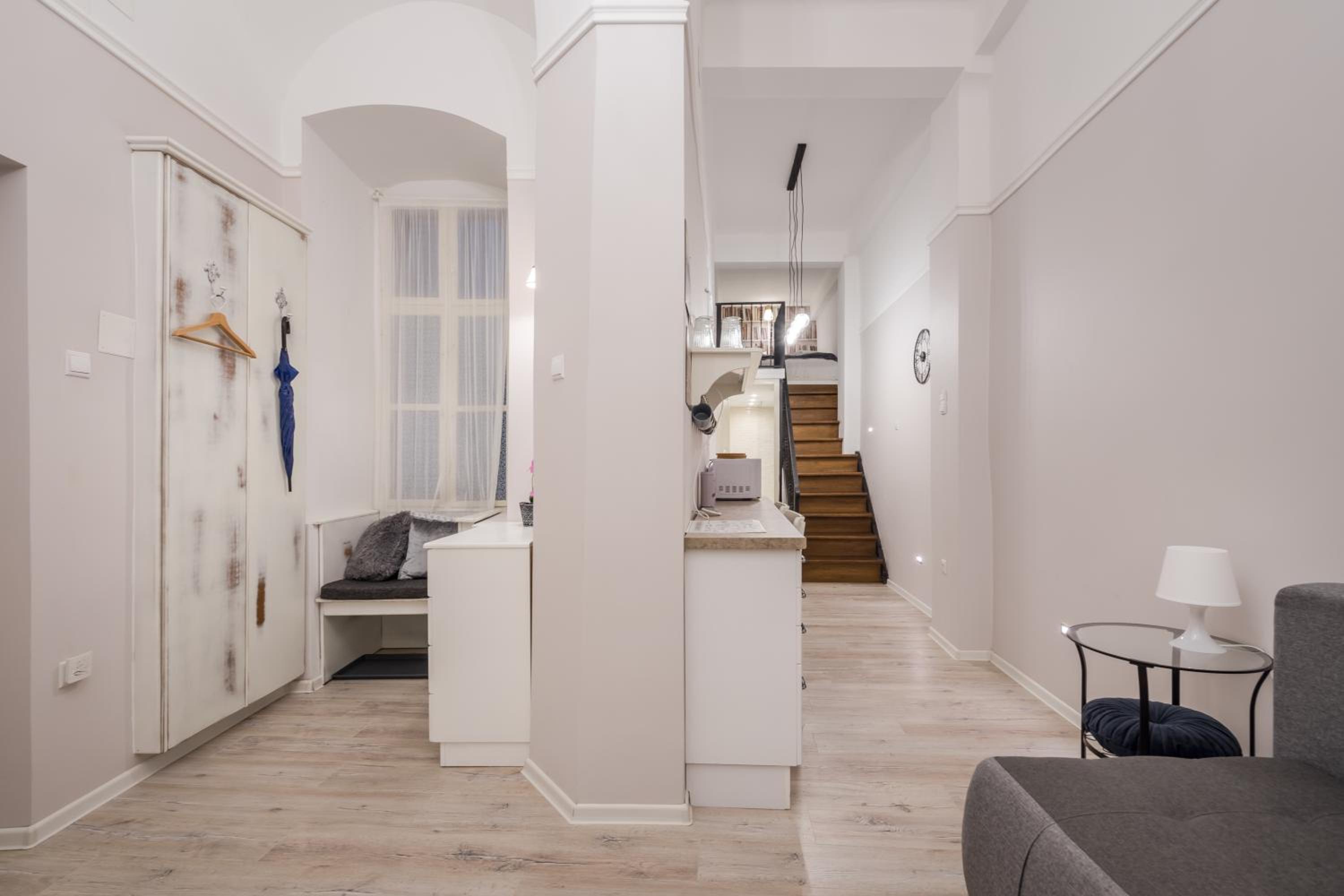One-Bedroom Apartment - Photo 18
