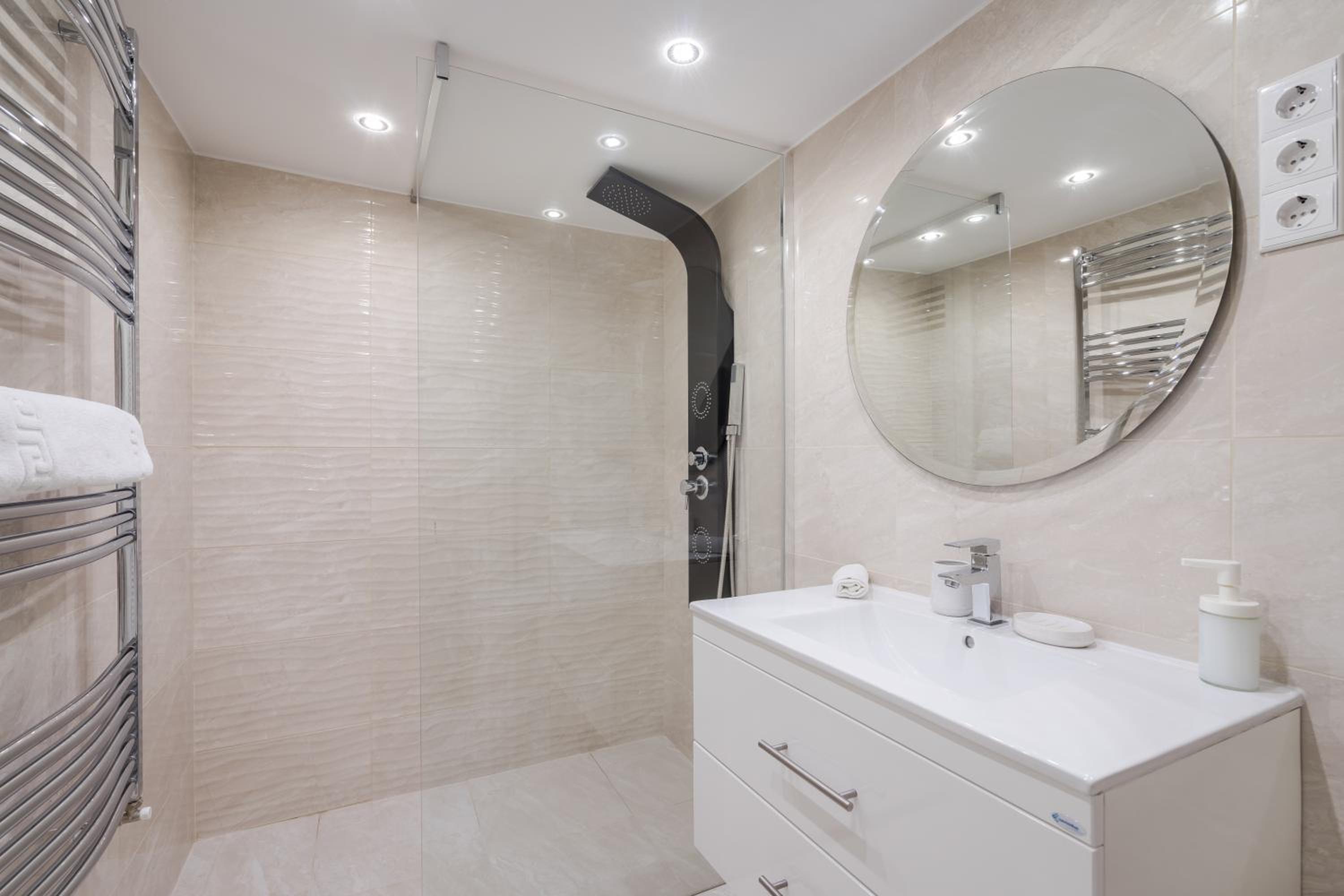 One-Bedroom Apartment - Photo 9