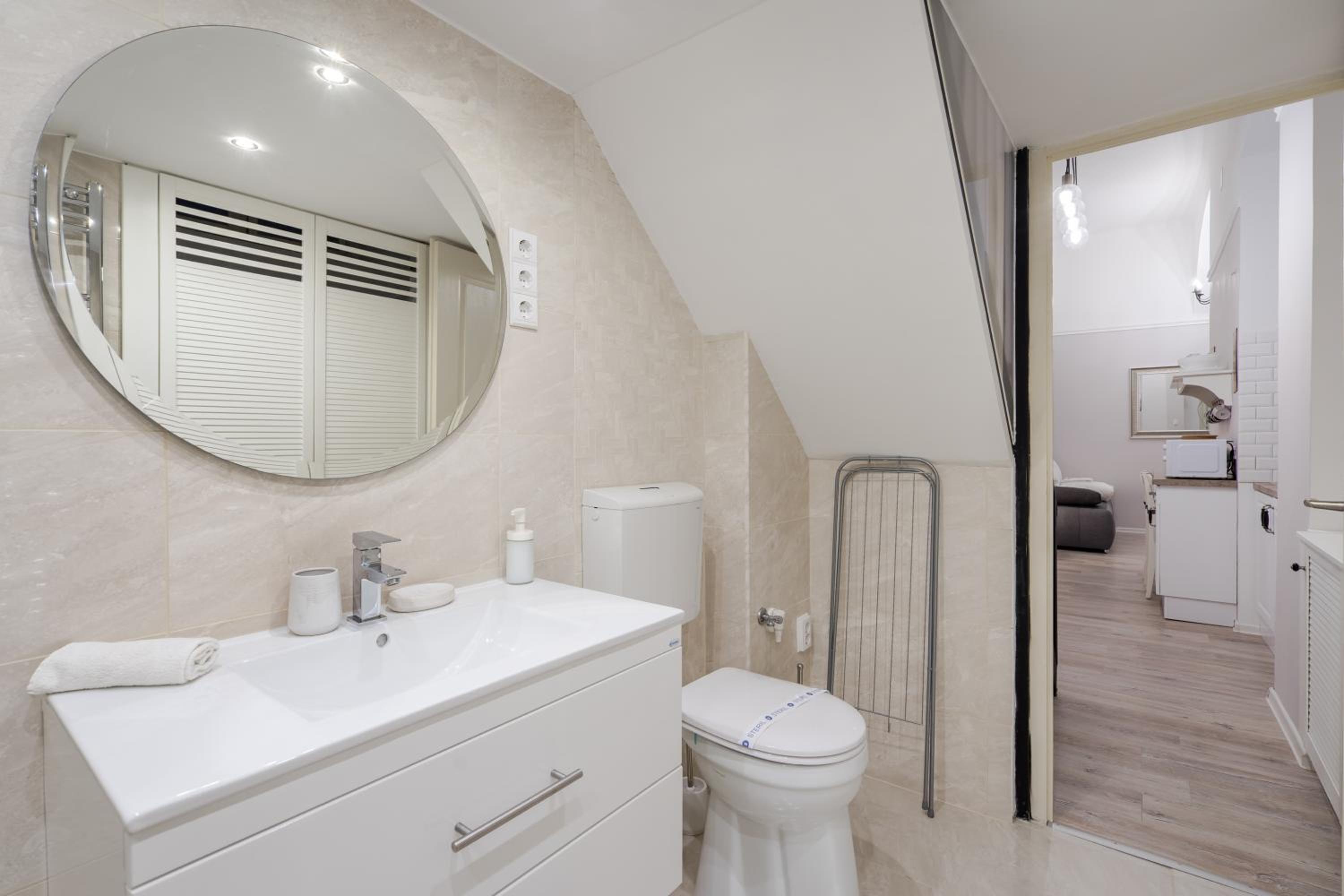 One-Bedroom Apartment - Photo 17