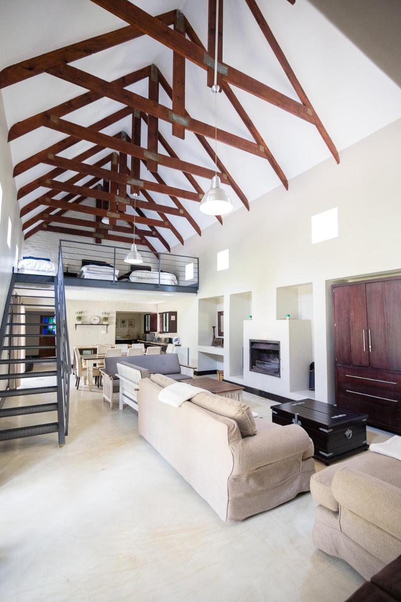 Five-Bedroom House photo 1