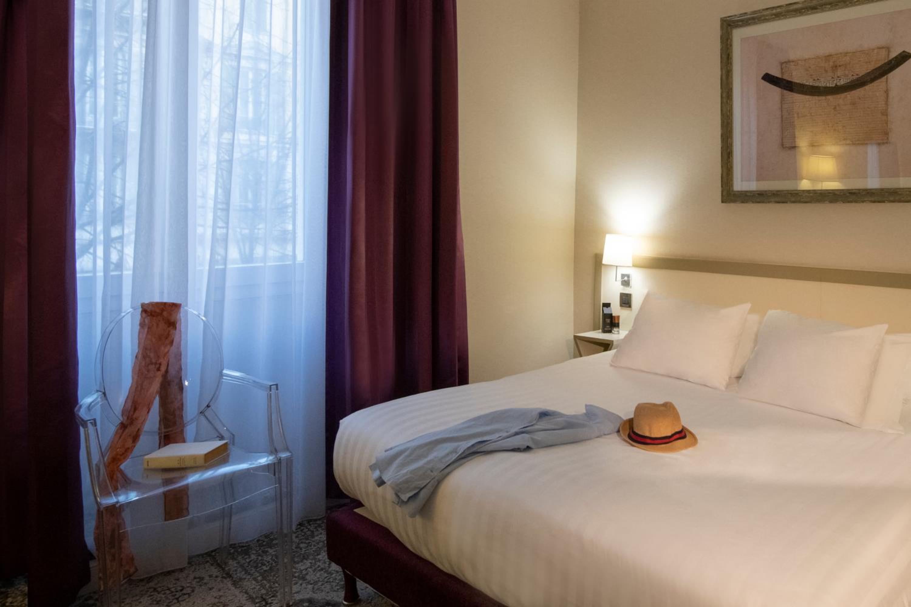 Deluxe Queen Room - Non-Smoking - Photo 10