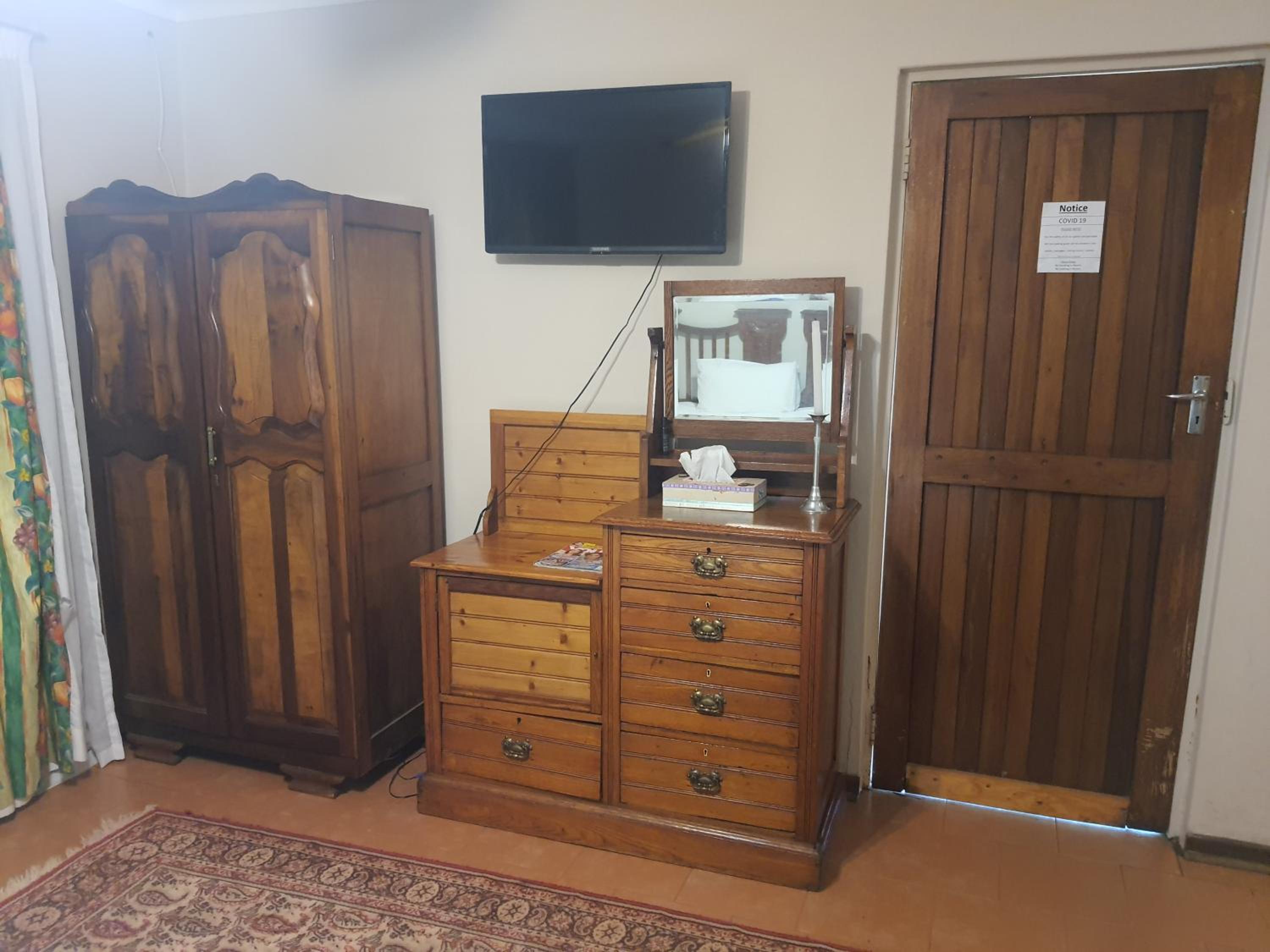 Double or Twin Room - Photo 6