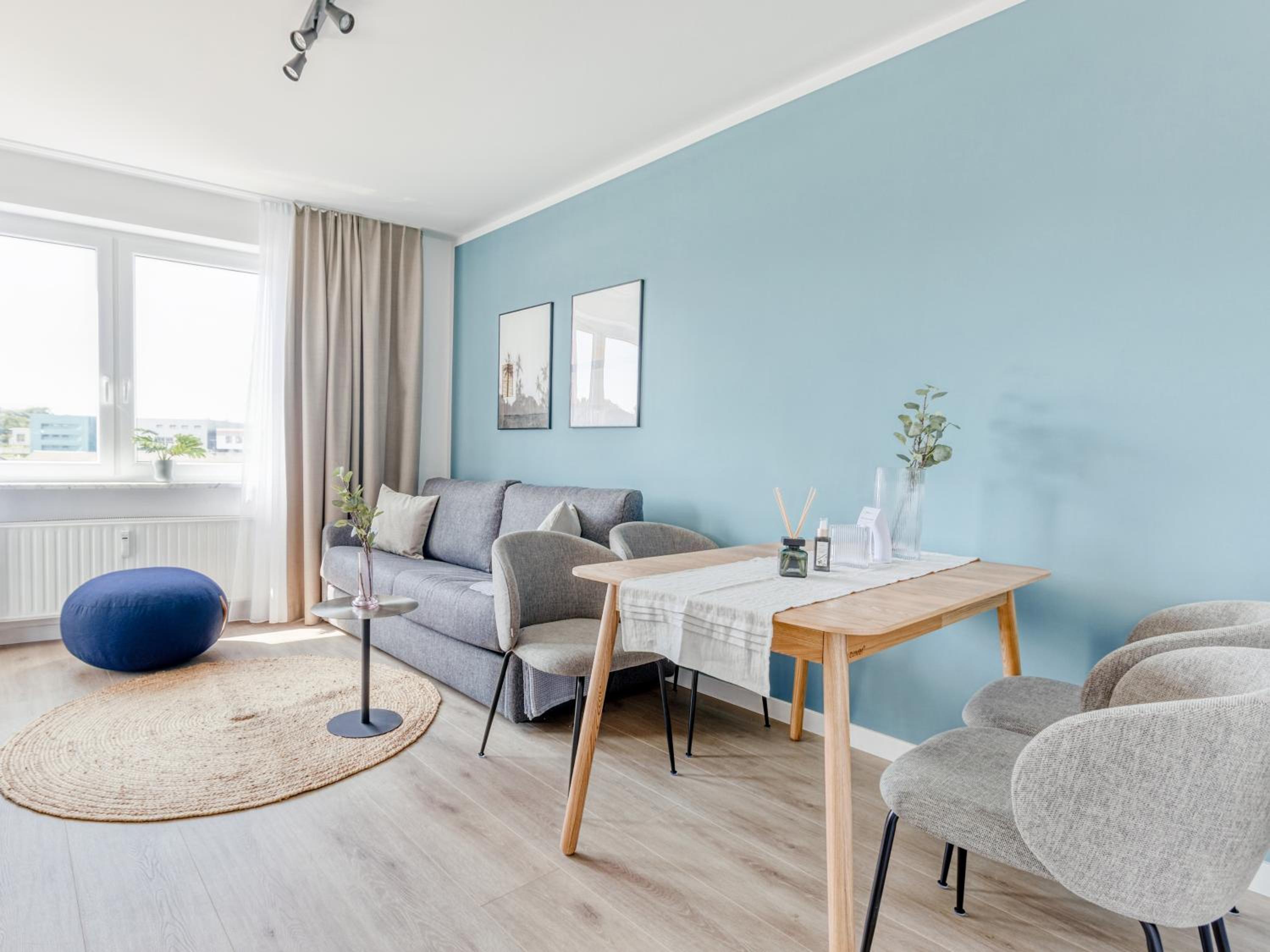 One-Bedroom Suite L with balcony