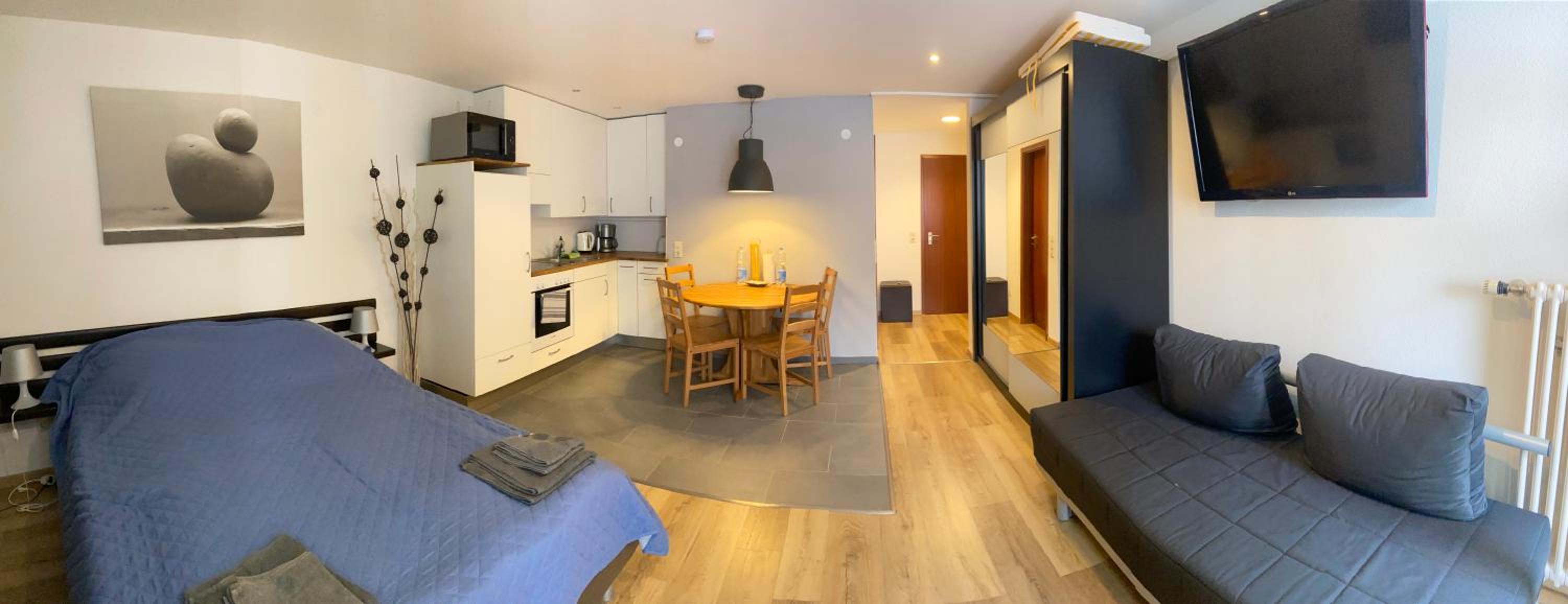 Apartment with Balcony - Photo 19