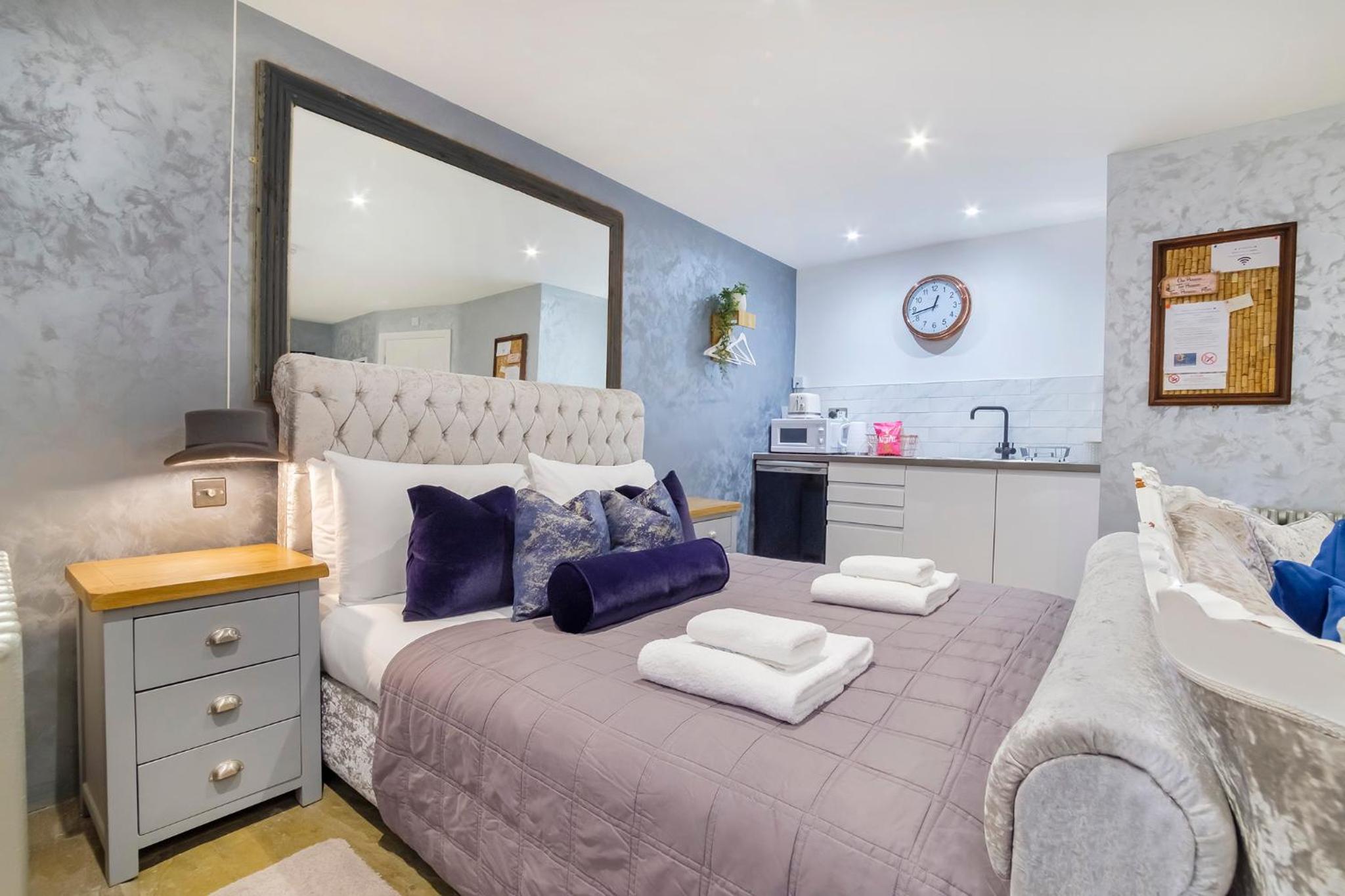 Studio Apartment photo 1