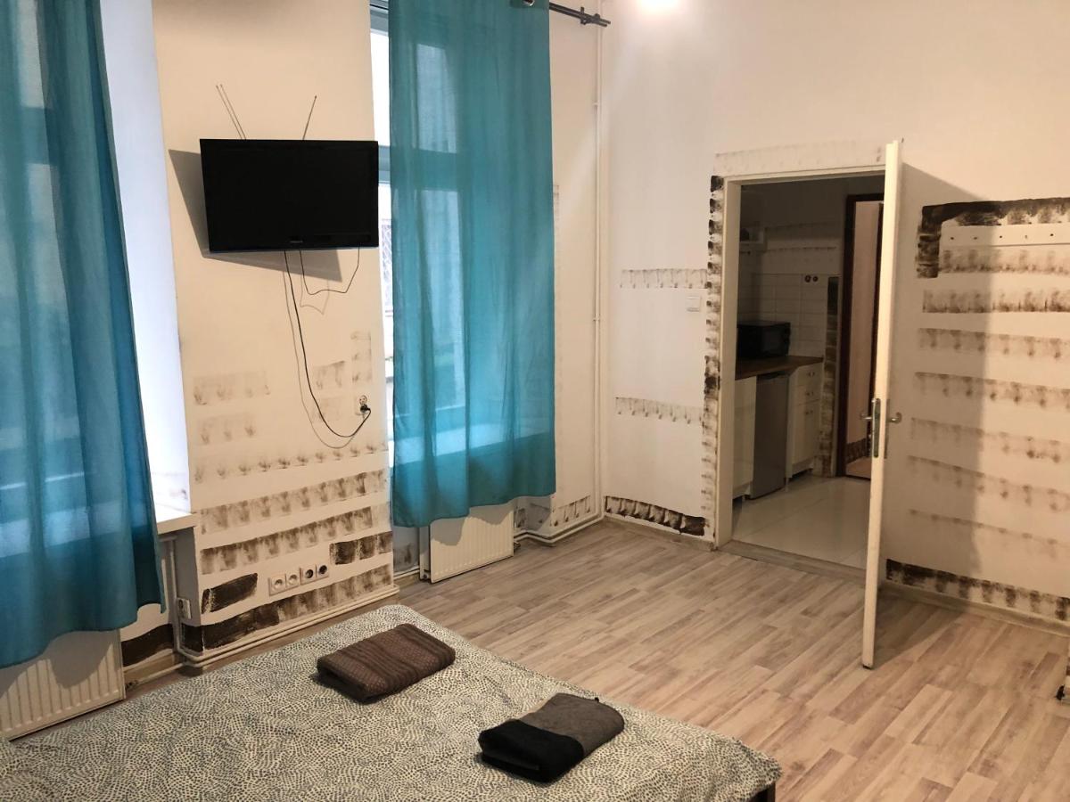 One-Bedroom Apartment - Photo 8