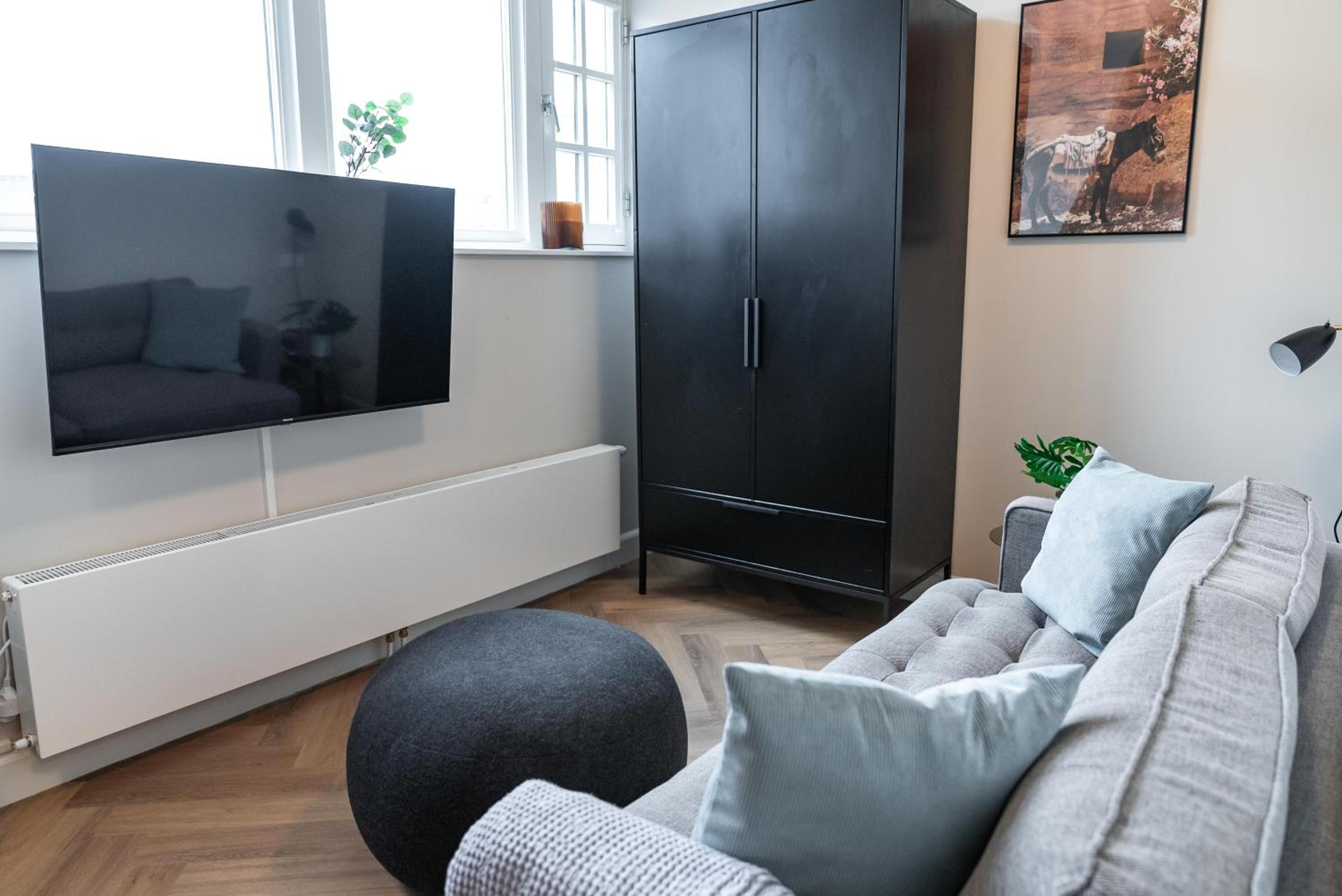 One-Bedroom Suite - Photo 6