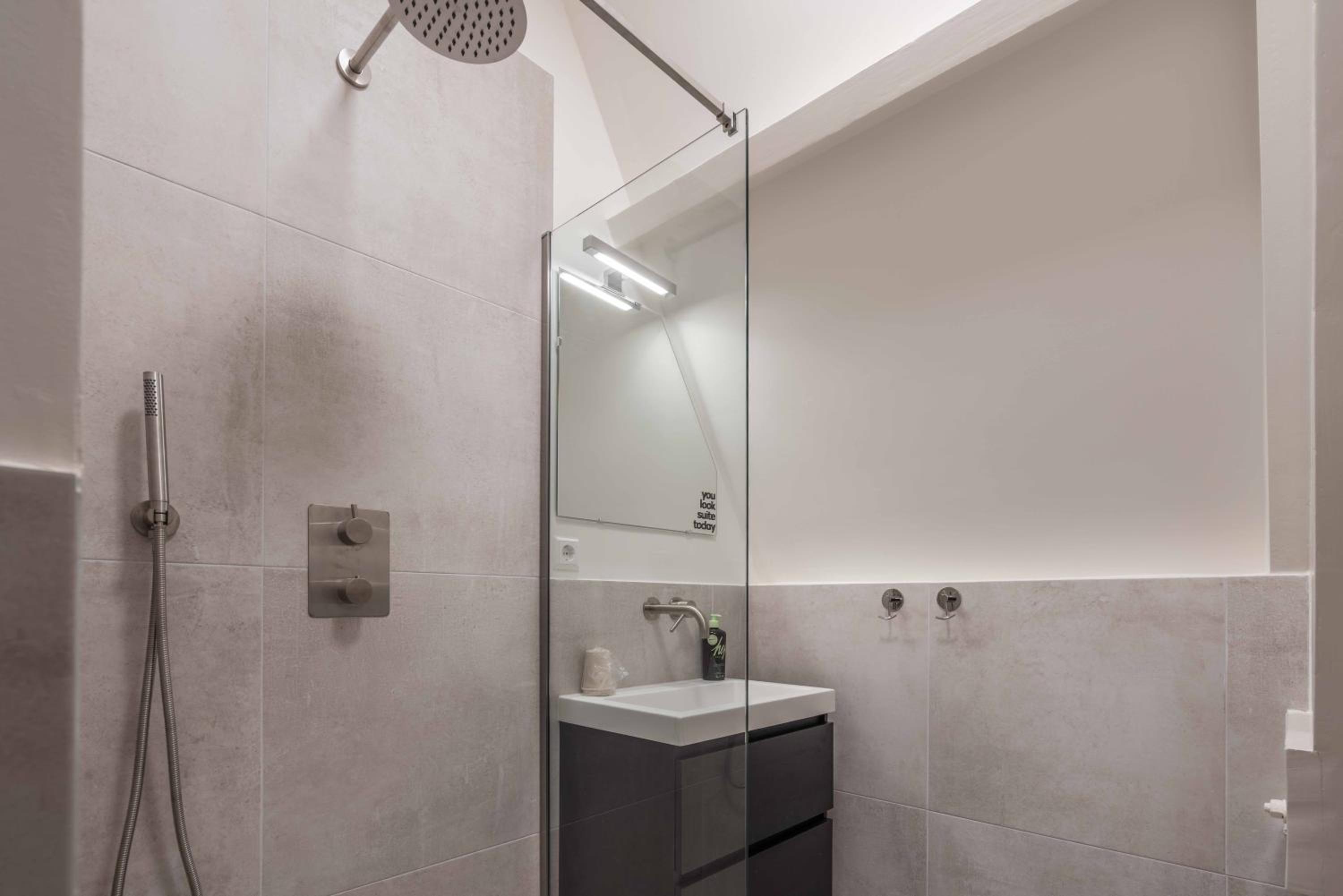 One-Bedroom Suite - Photo 10