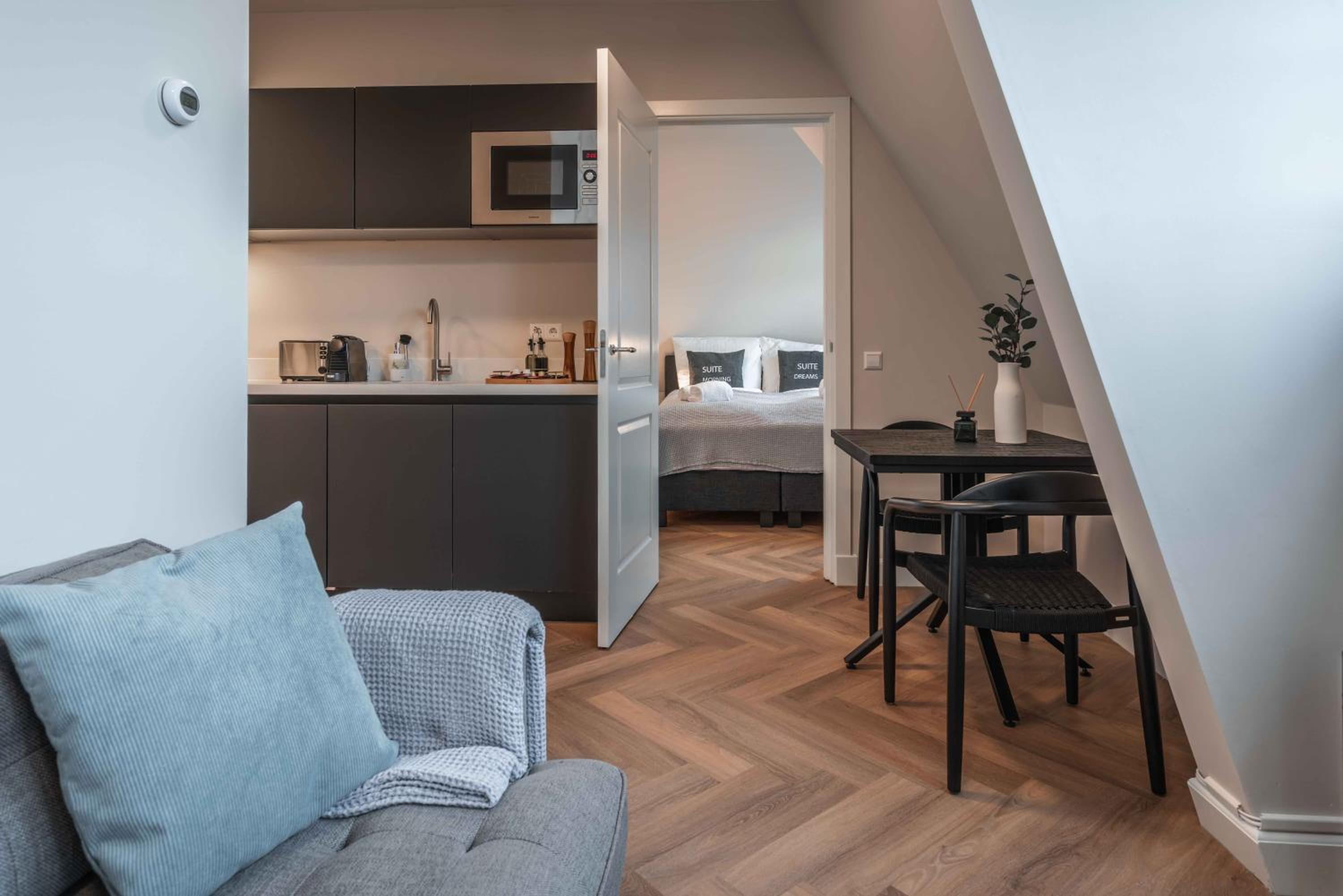 One-Bedroom Suite - Photo 8
