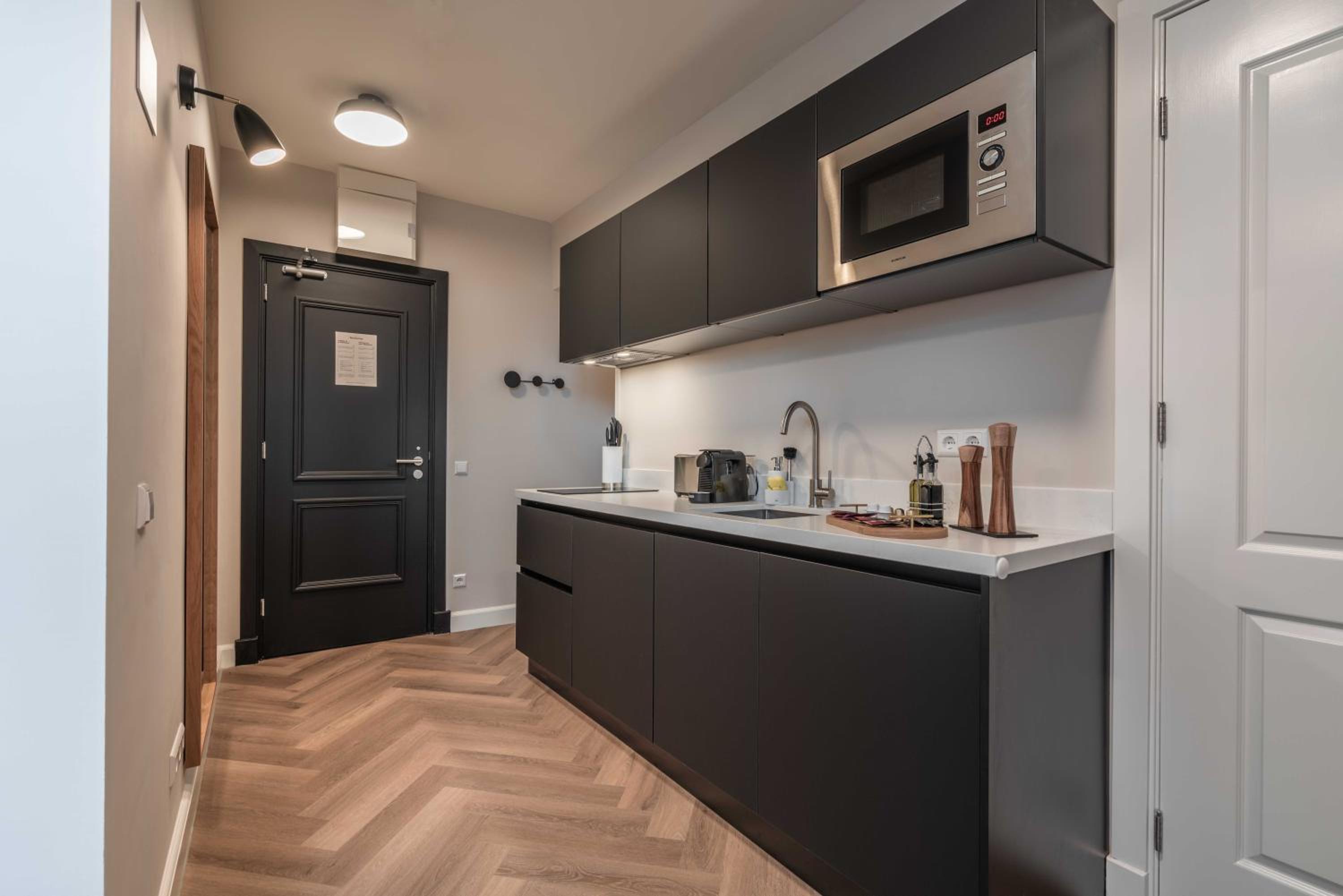 One-Bedroom Suite - Photo 7