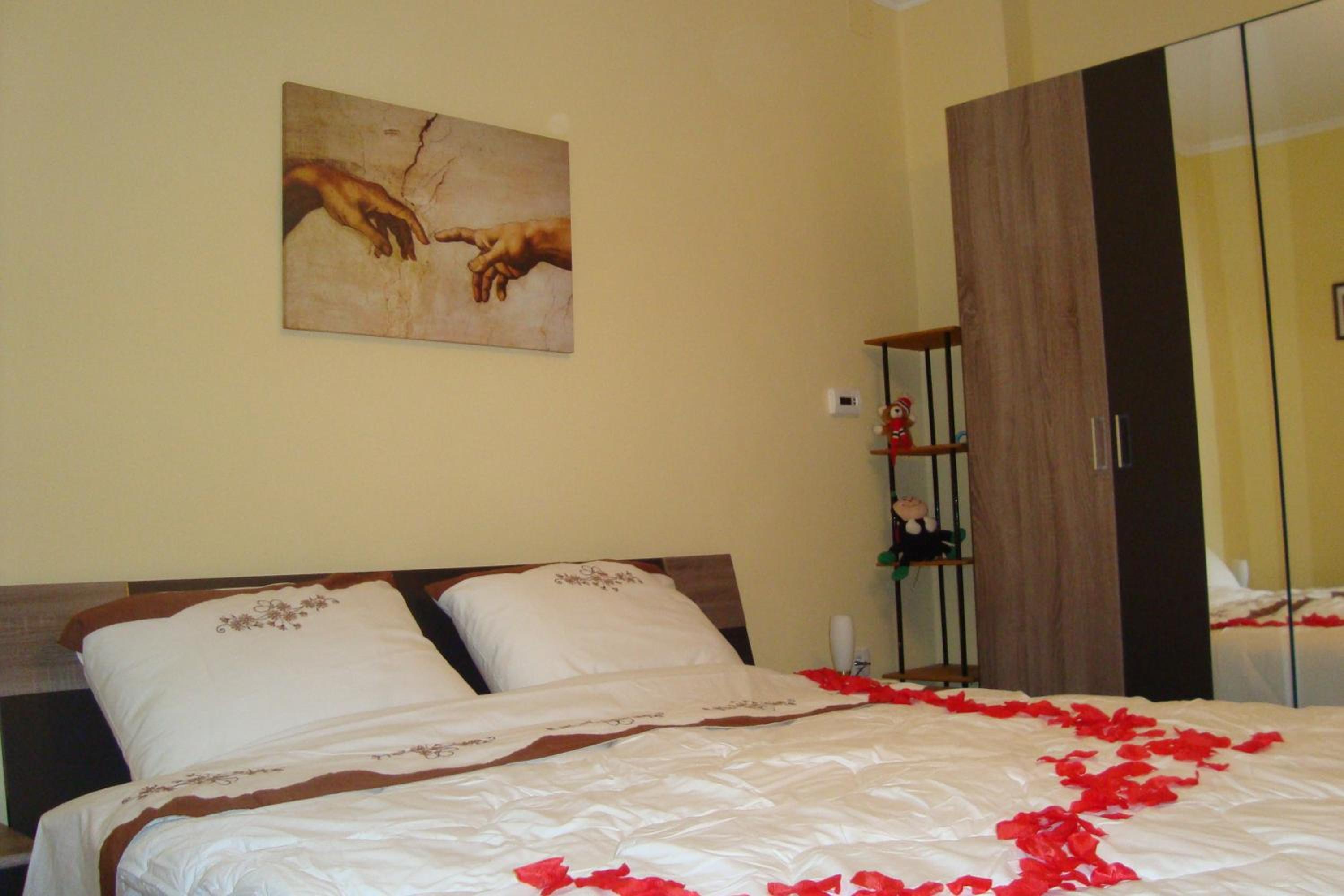Apartment - Ground Floor - Photo 1