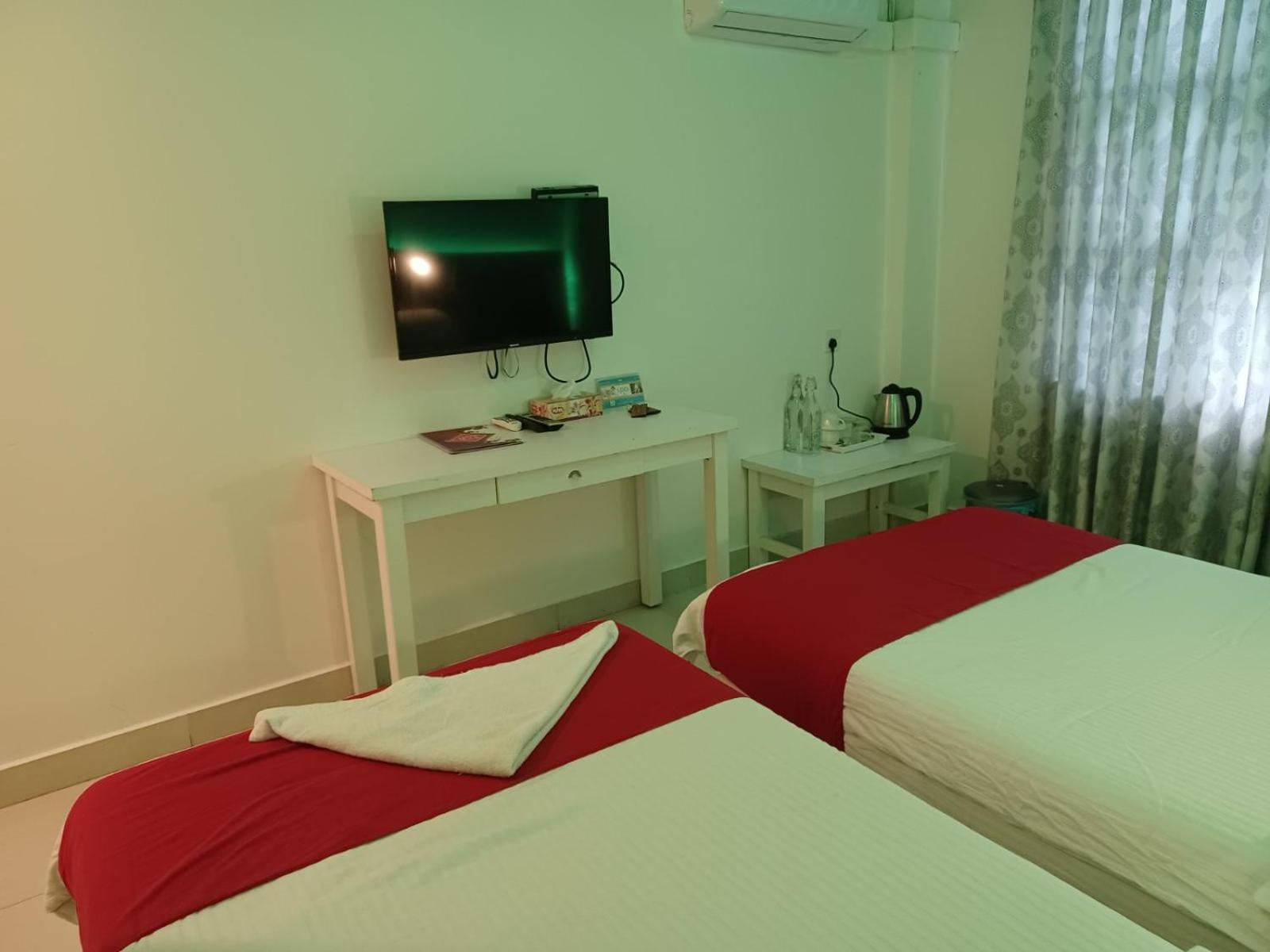 Deluxe Double or Twin Room - Photo 6