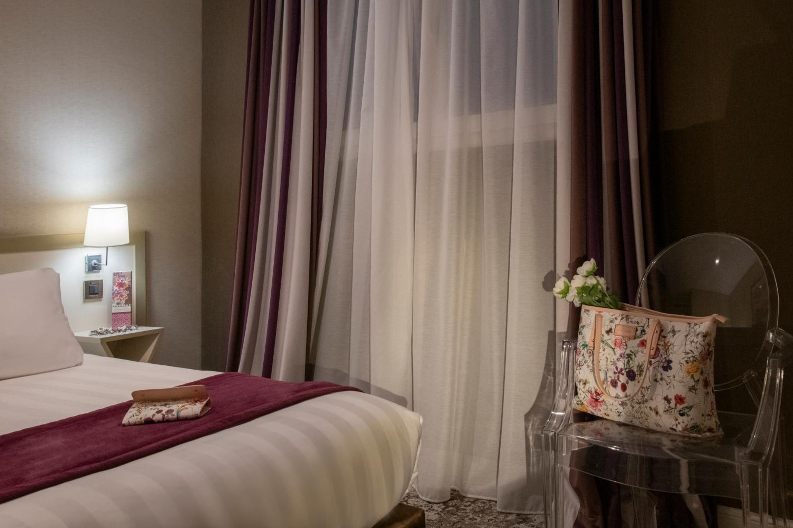 Superior Double Room with City View - Photo 7