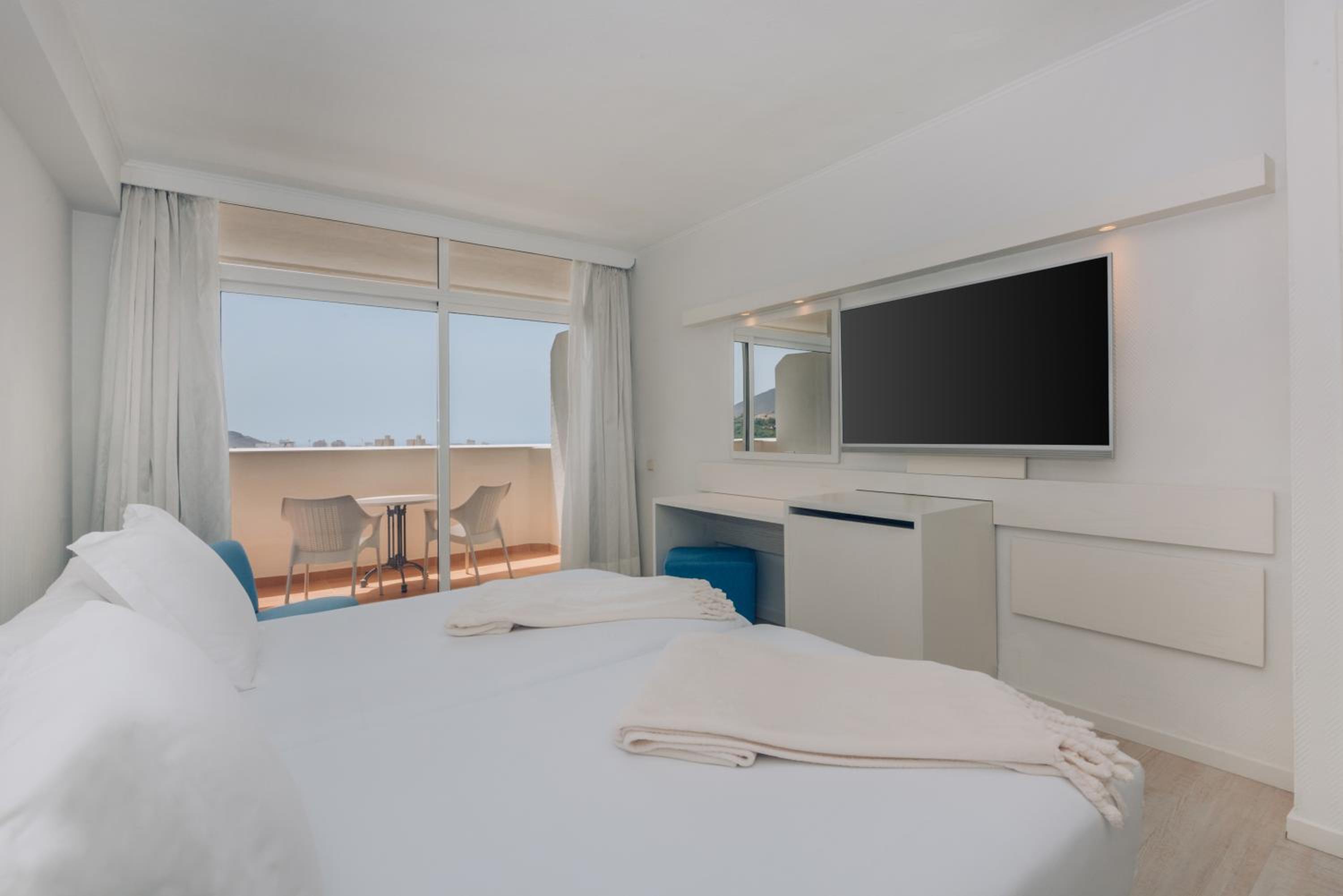 Double Room (1 Adult) - Photo 1